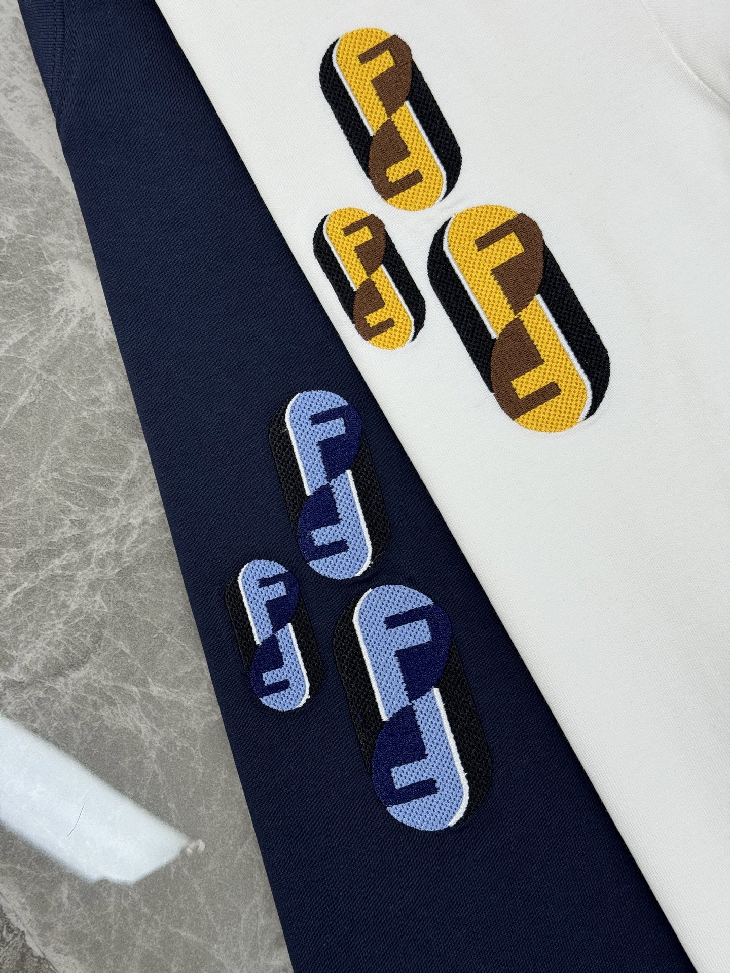 。🌾 Fendi26s芬迪新品潮牌T恤，男女同款❤️采用高品质纯棉，柔软透气，夏天穿超舒服!前