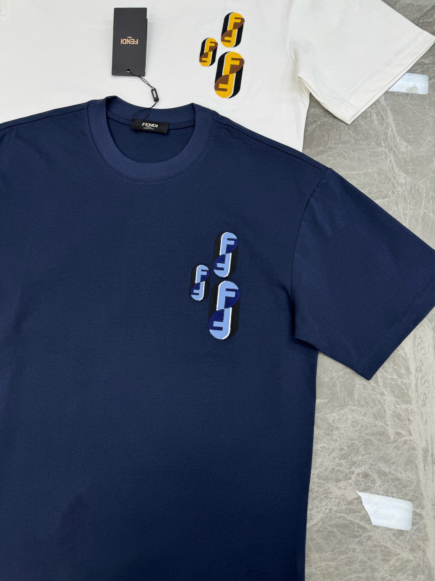 。🌾 Fendi26s芬迪新品潮牌T恤，男女同款❤️采用高品质纯棉，柔软透气，夏天穿超舒服!前