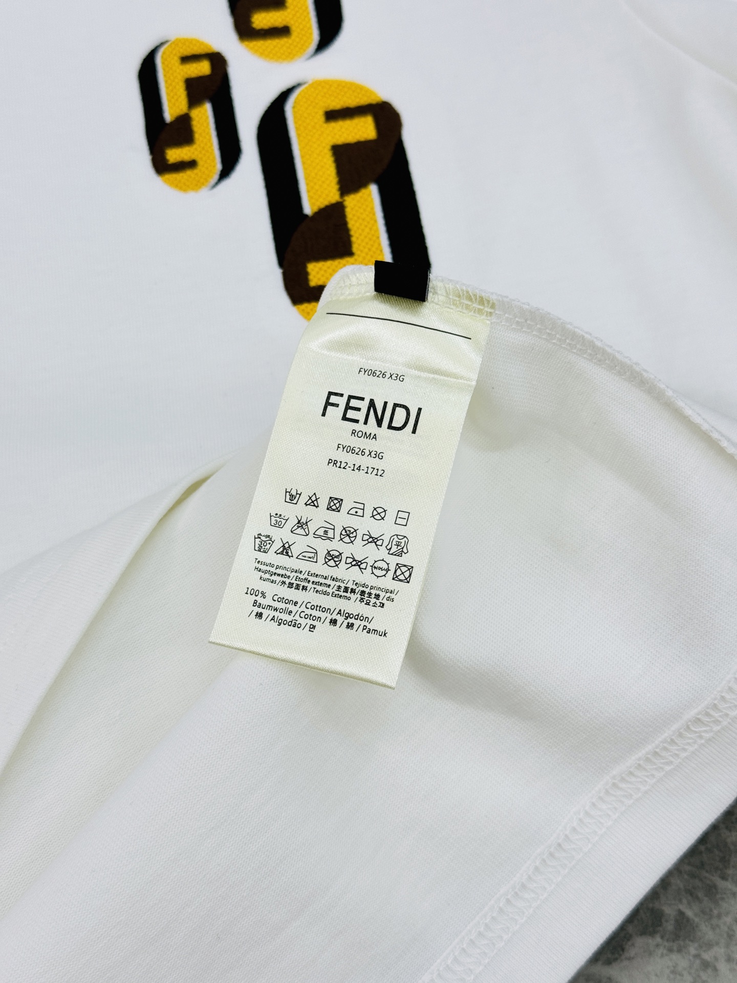 。🌾 Fendi26s芬迪新品潮牌T恤，男女同款❤️采用高品质纯棉，柔软透气，夏天穿超舒服!前