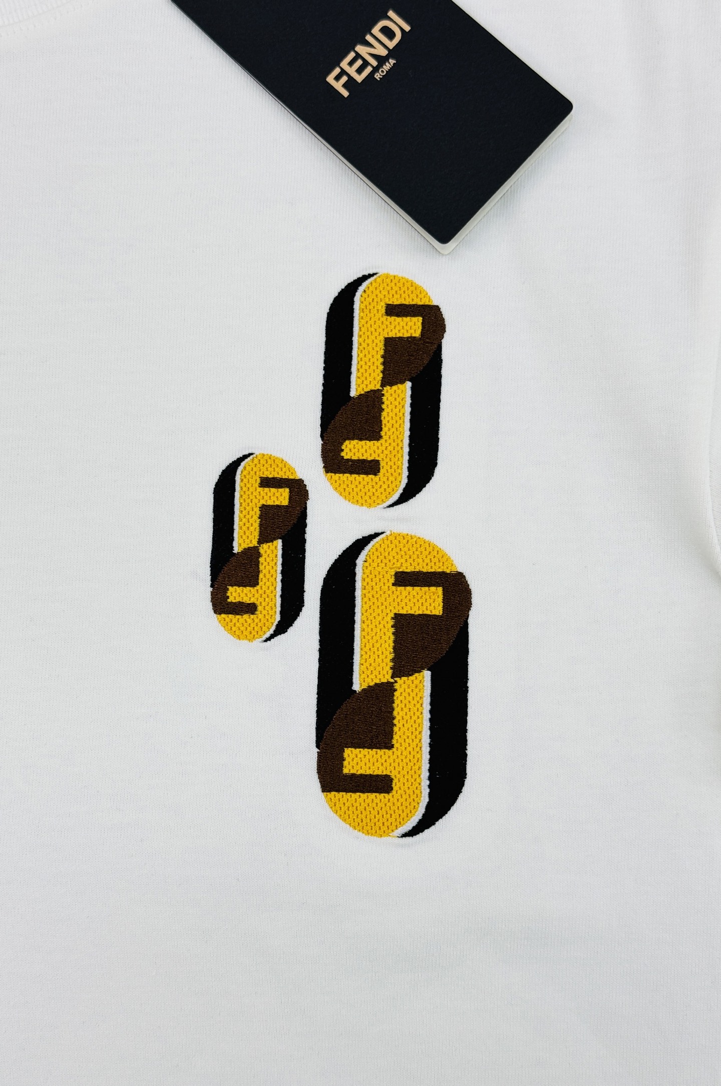 。🌾 Fendi26s芬迪新品潮牌T恤，男女同款❤️采用高品质纯棉，柔软透气，夏天穿超舒服!前