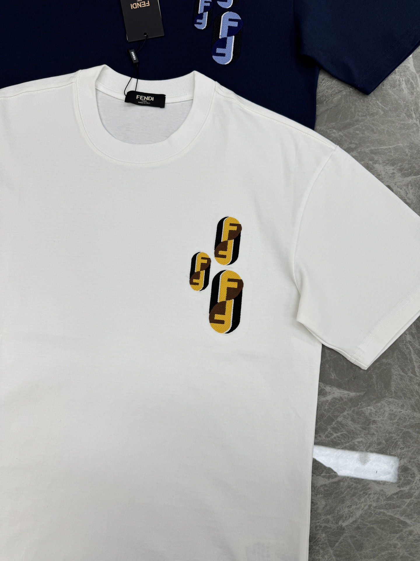 。🌾 Fendi26s芬迪新品潮牌T恤，男女同款❤️采用高品质纯棉，柔软透气，夏天穿超舒服!前