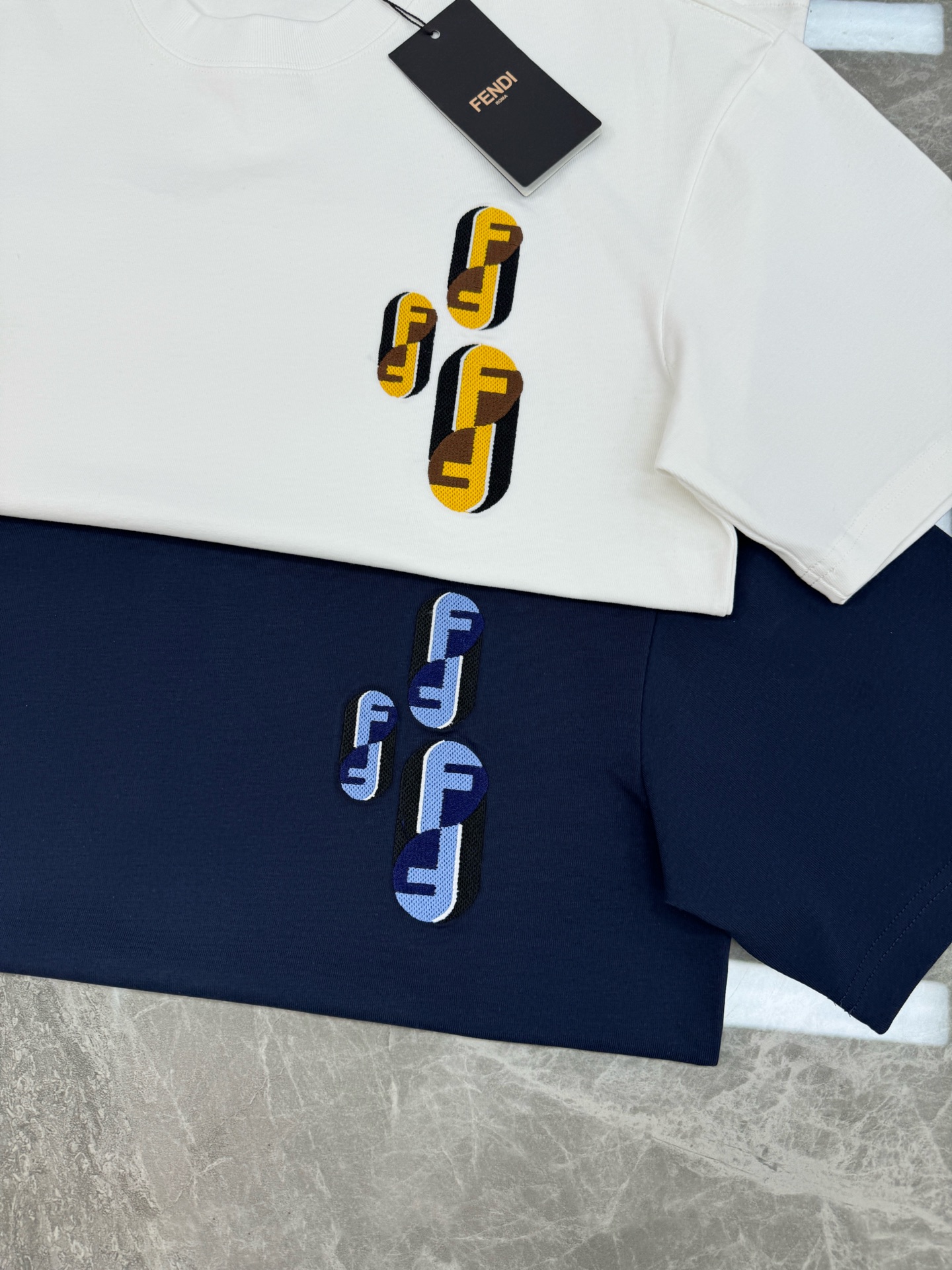 。🌾 Fendi26s芬迪新品潮牌T恤，男女同款❤️采用高品质纯棉，柔软透气，夏天穿超舒服!前