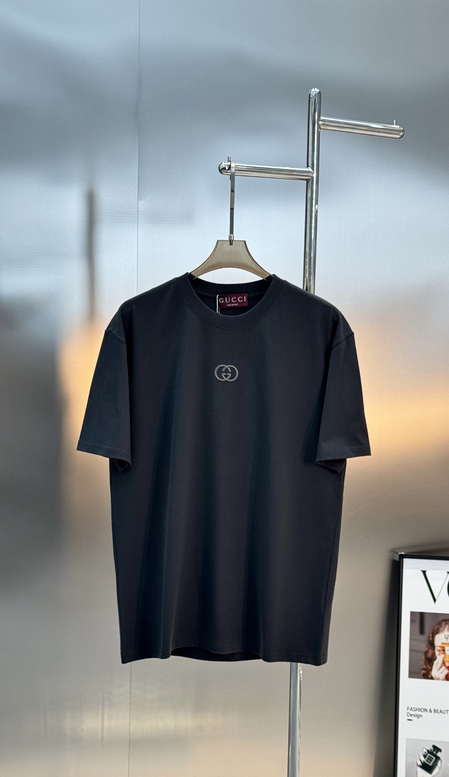 。🌾 Gucci古齐26s经典短袖T恤，男女同款❤️黑白两色可选，胸前双G Logo超有辨识度!立体3D