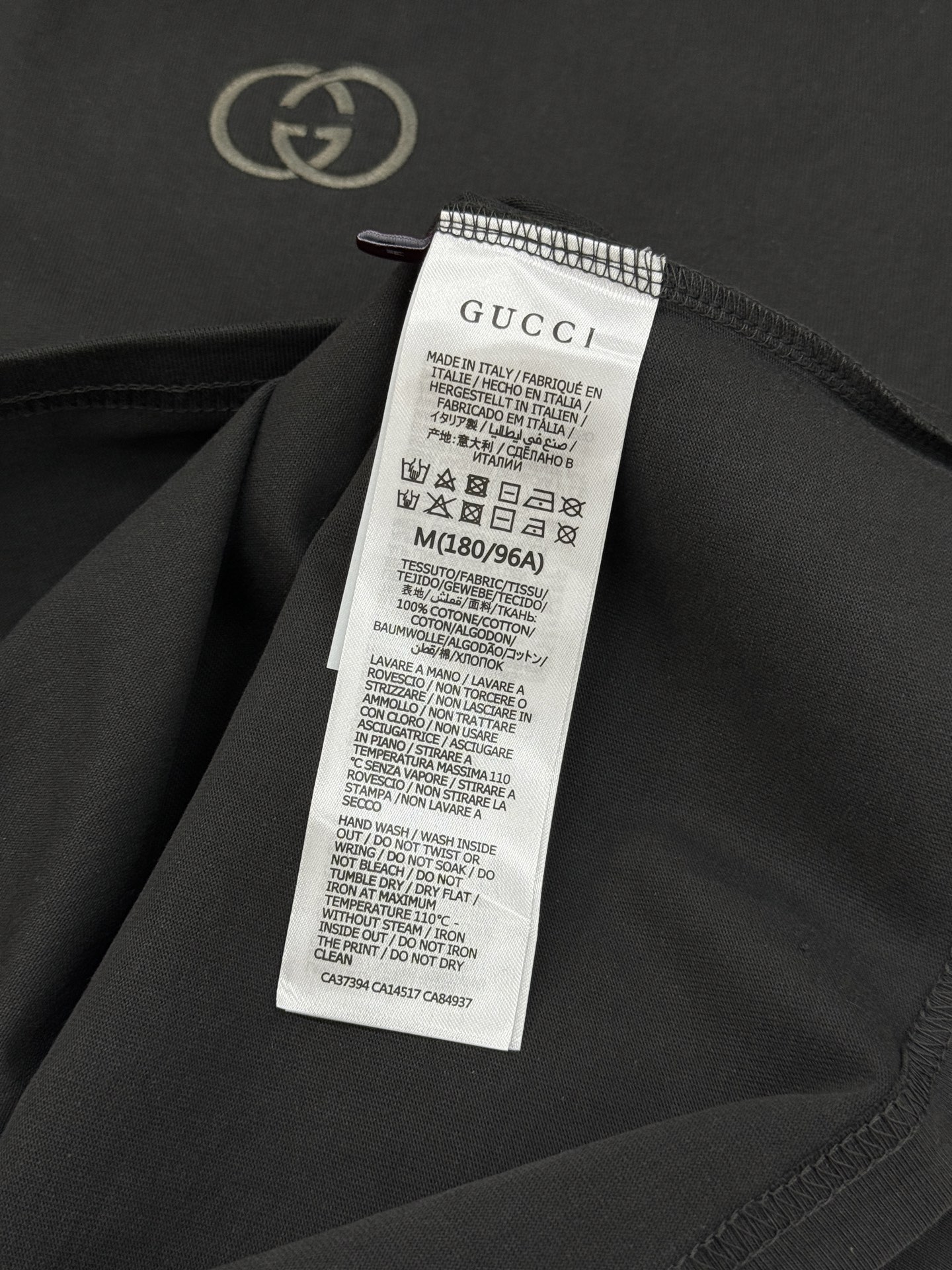 。🌾 Gucci古齐26s经典短袖T恤，男女同款❤️黑白两色可选，胸前双G Logo超有辨识度!立体3D