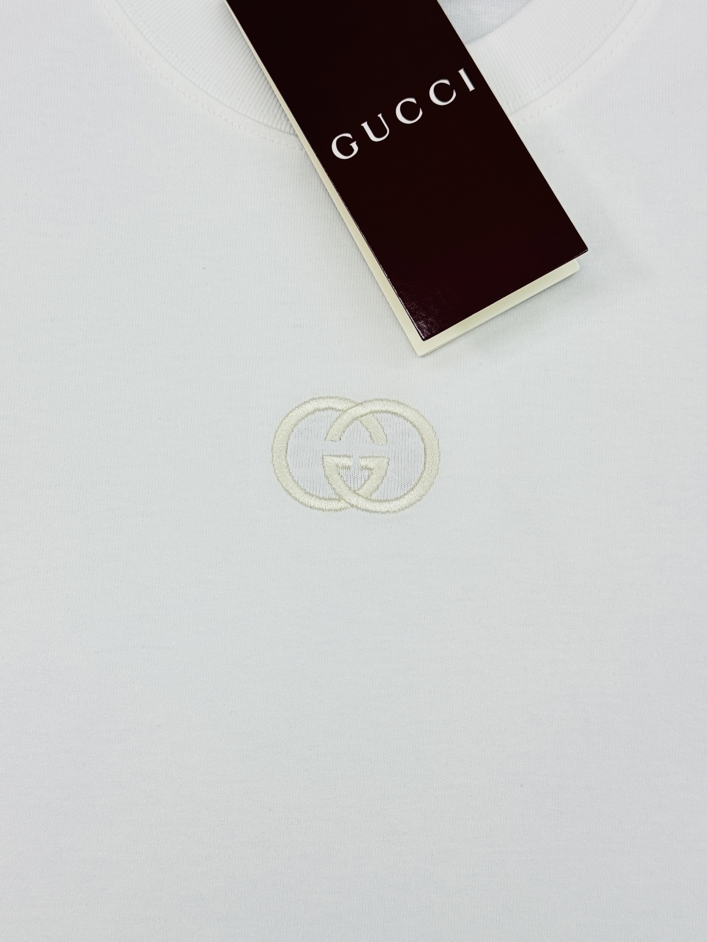 。🌾 Gucci古齐26s经典短袖T恤，男女同款❤️黑白两色可选，胸前双G Logo超有辨识度!立体3D