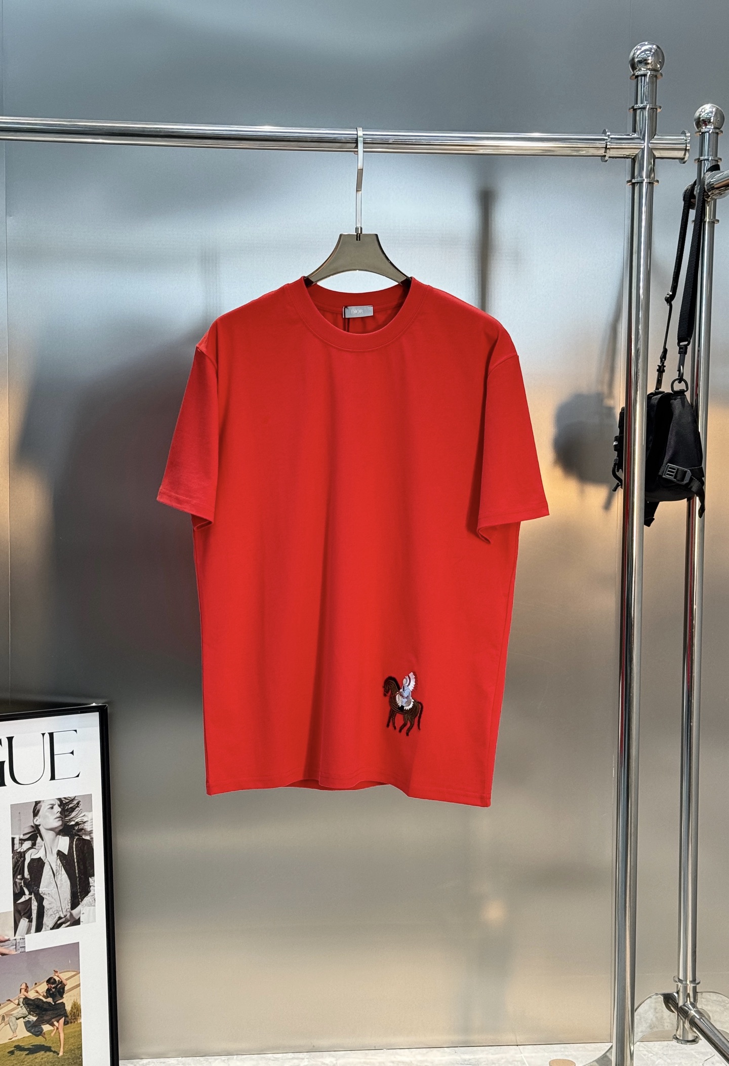 。🌾 Dior迪奥26s早春系列短袖T恤，男女同款❤️采用竹节棉，质感厚实，穿着舒适透气。下摆精致3D刺