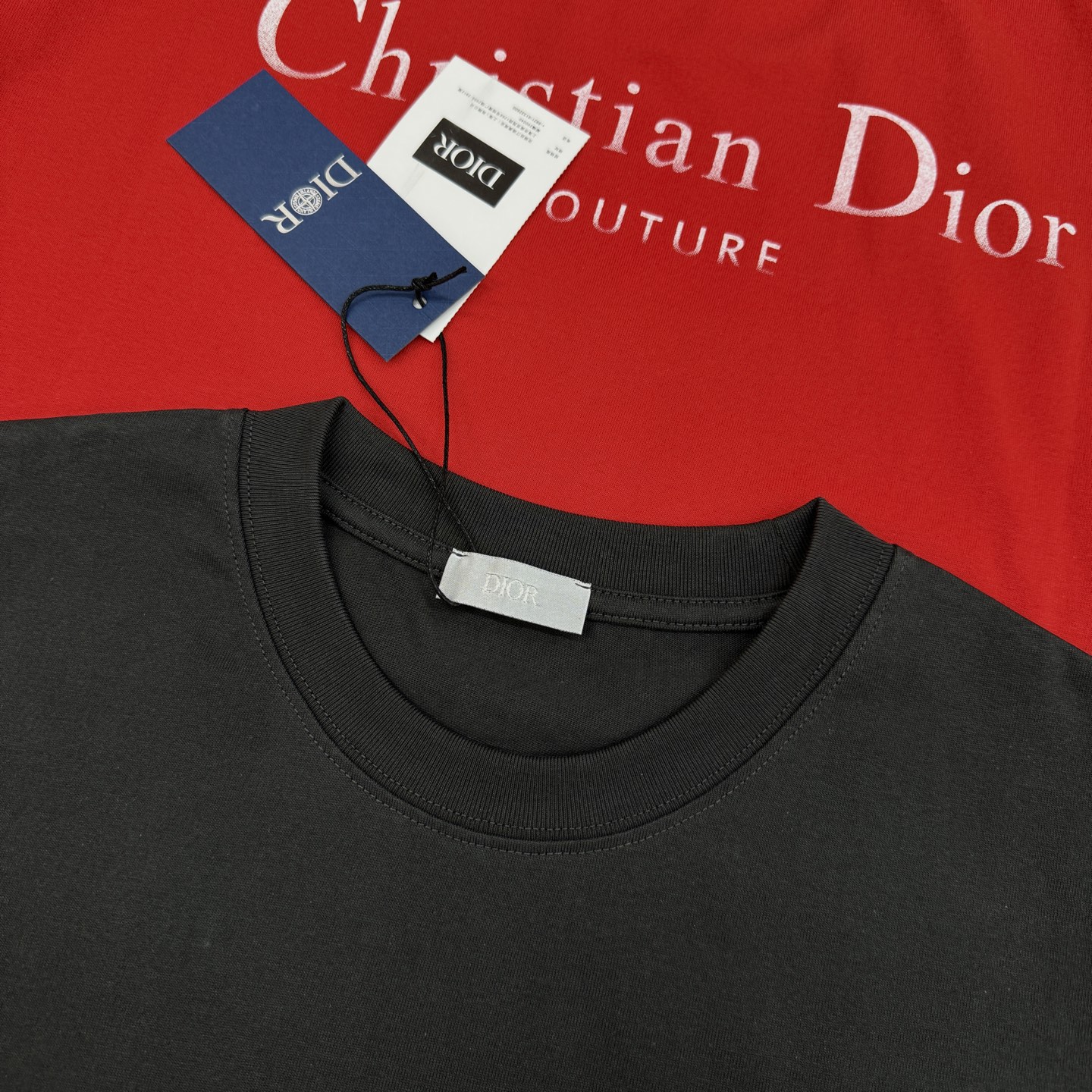。🌾 Dior迪奥26s早春系列短袖T恤，男女同款❤️采用竹节棉，质感厚实，穿着舒适透气。下摆精致3D刺