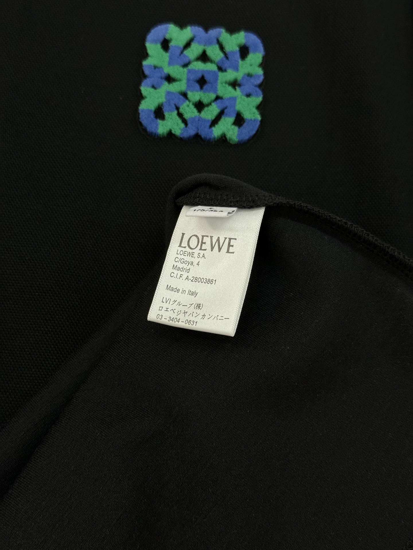 LOEWE罗意威新款长袖Polo衫，经典Polo领+高品质双丝光加厚面料，柔软亲肤又透气，穿着超舒适!胸