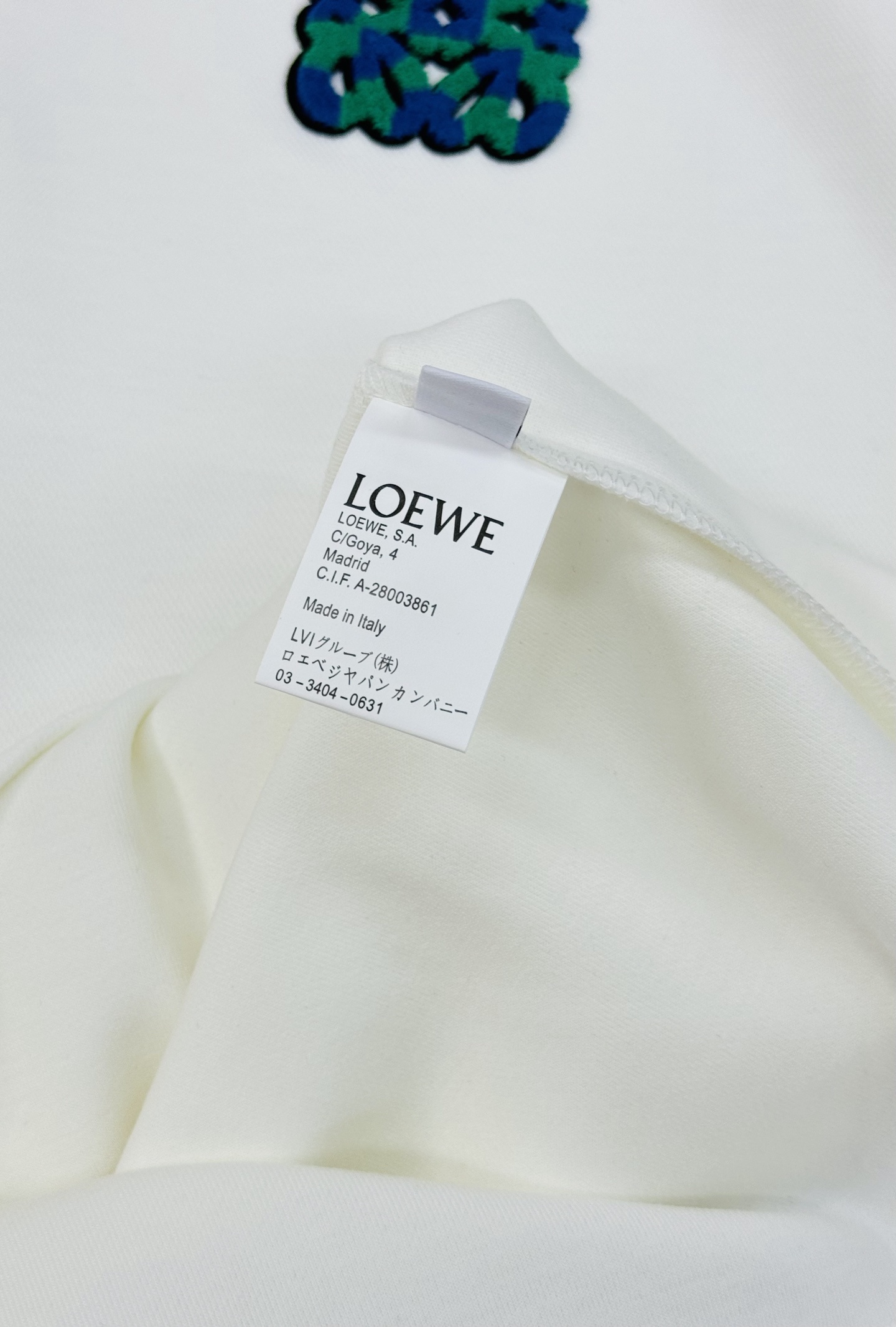 LOEWE罗意威新款长袖Polo衫，经典Polo领+高品质双丝光加厚面料，柔软亲肤又透气，穿着超舒适!胸