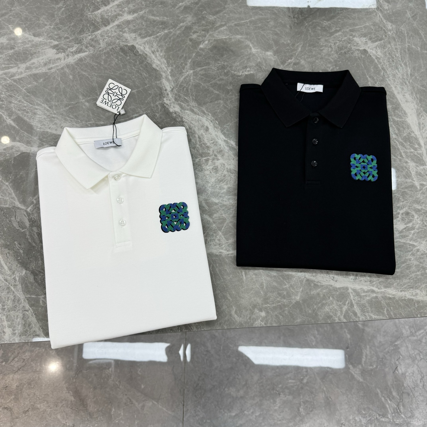 LOEWE罗意威新款长袖Polo衫，经典Polo领+高品质双丝光加厚面料，柔软亲肤又透气，穿着超舒适!胸