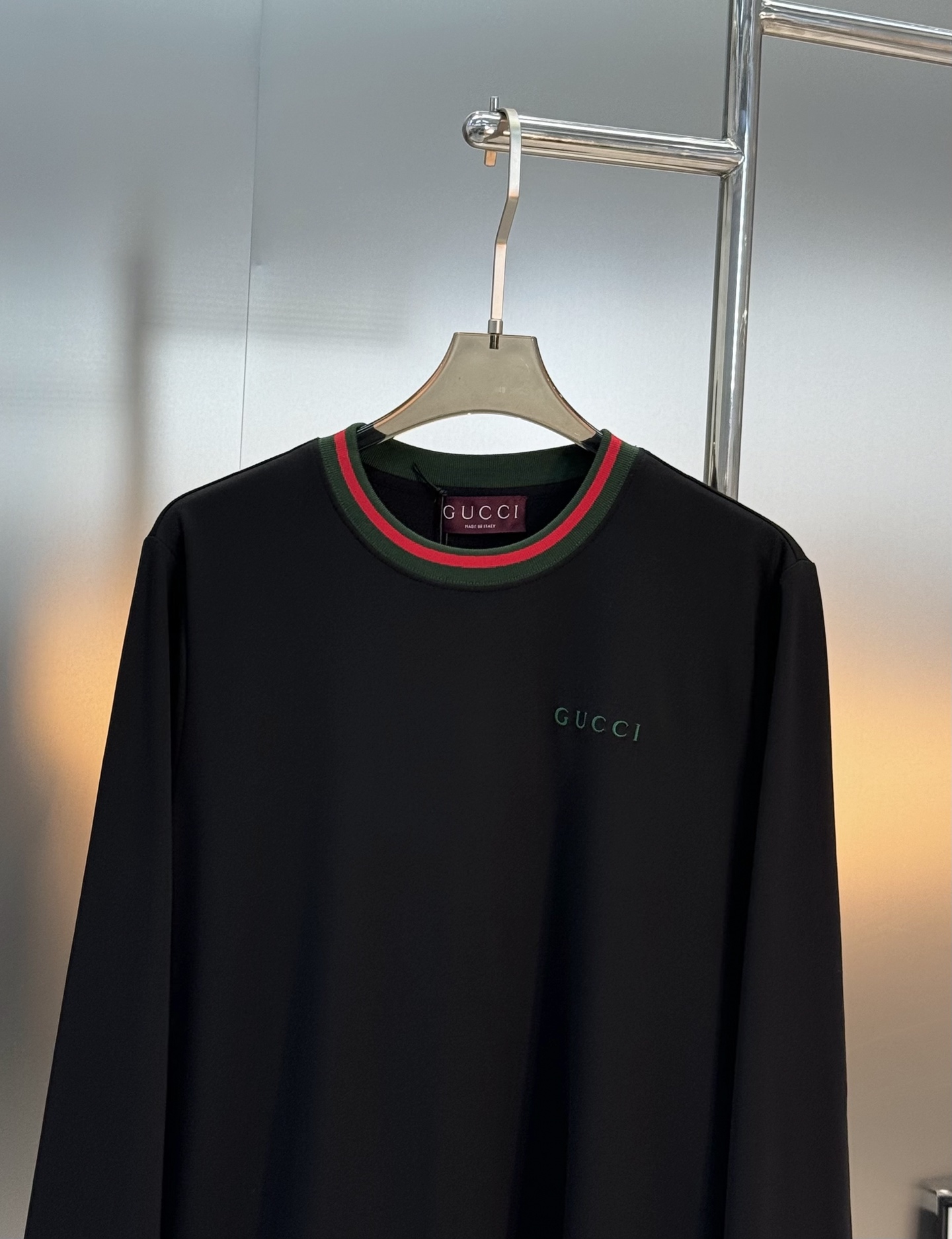 顶级颜值担当！GUCC*新款莫代尔长袖T恤.当季颜值担当.经典红绿条G家流行色来了～领口袖口酒红绿定织拼