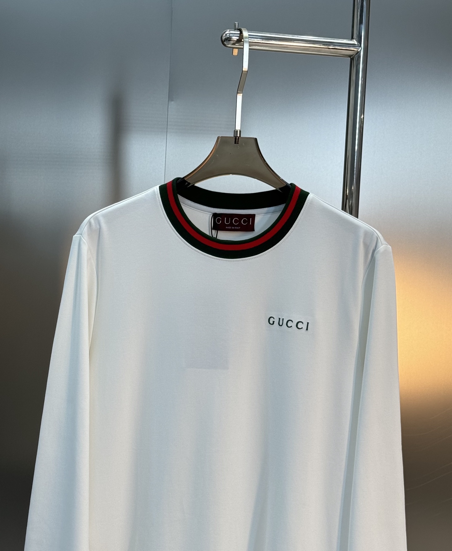 顶级颜值担当！GUCC*新款莫代尔长袖T恤.当季颜值担当.经典红绿条G家流行色来了～领口袖口酒红绿定织拼