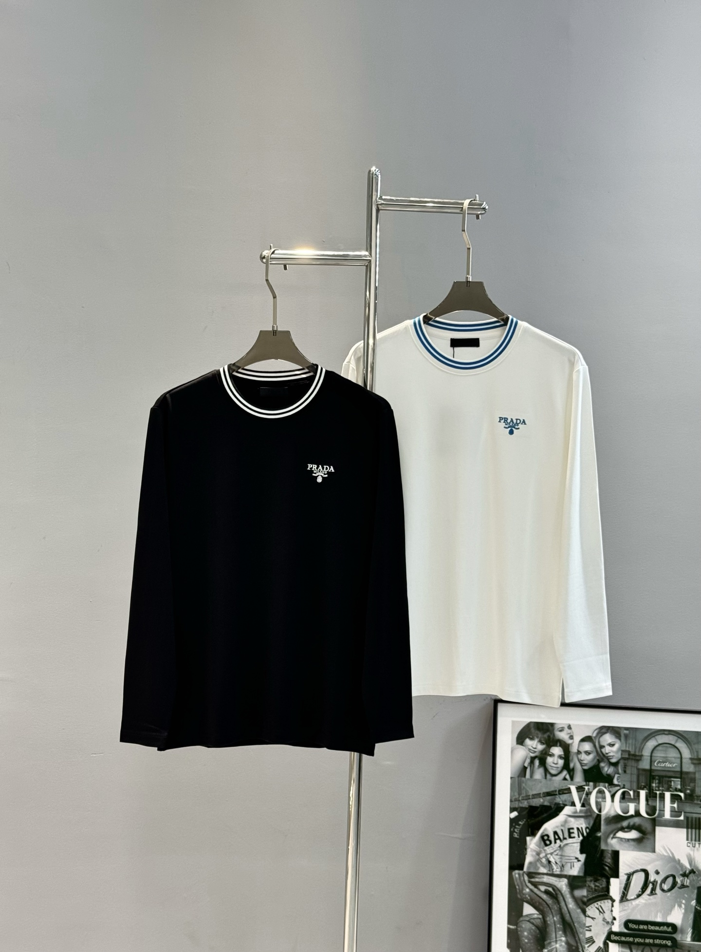 PRADA普拉达新品莫代尔长袖T恤.领口订织设计.搭载Prada-LOGO刺绣🪡.工艺呈现品牌形象.品牌