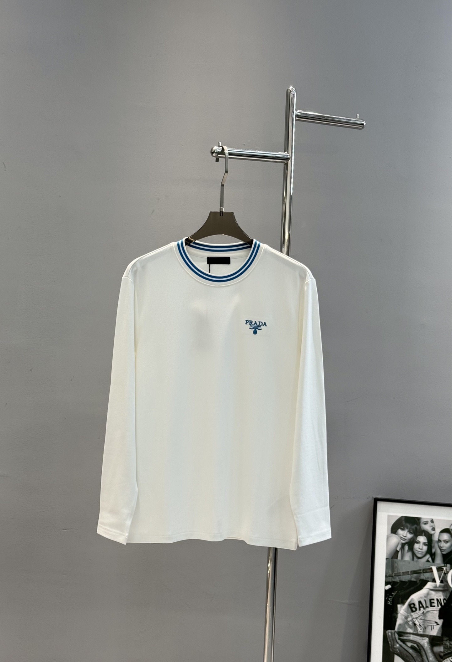 PRADA普拉达新品莫代尔长袖T恤.领口订织设计.搭载Prada-LOGO刺绣🪡.工艺呈现品牌形象.品牌