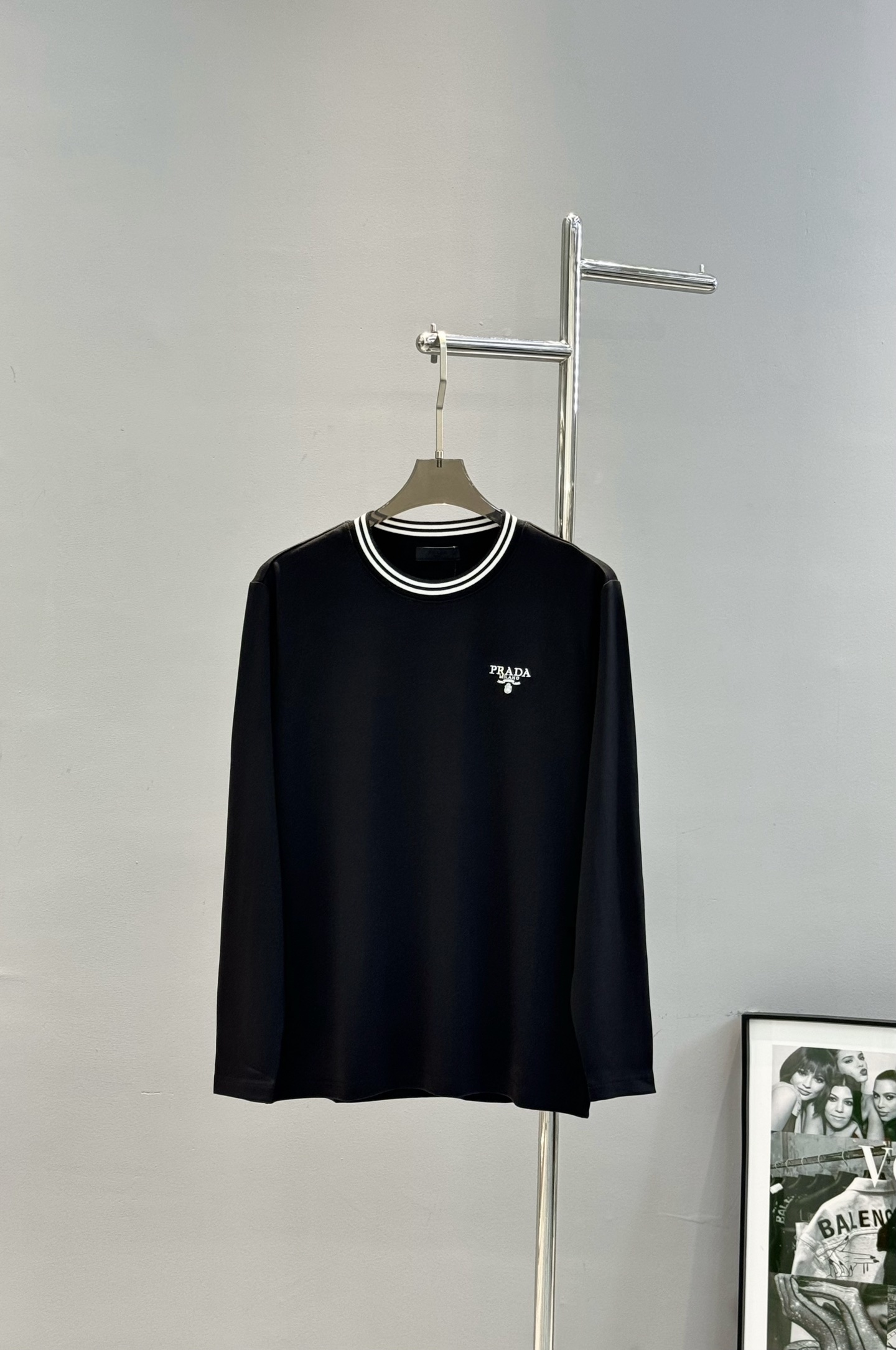 PRADA普拉达新品莫代尔长袖T恤.领口订织设计.搭载Prada-LOGO刺绣🪡.工艺呈现品牌形象.品牌