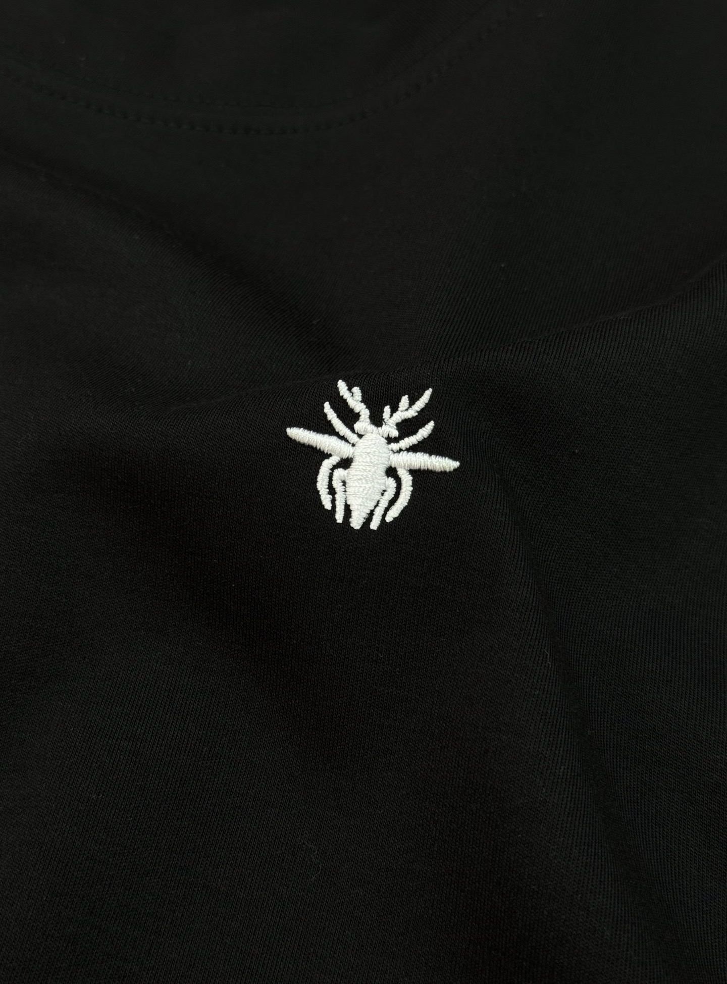 Dio*r迪奥新款莫代尔长袖T恤.原单品质推荐！高级3D绣花🪡经典小蜜蜂.精致立体.高感满满～采用300