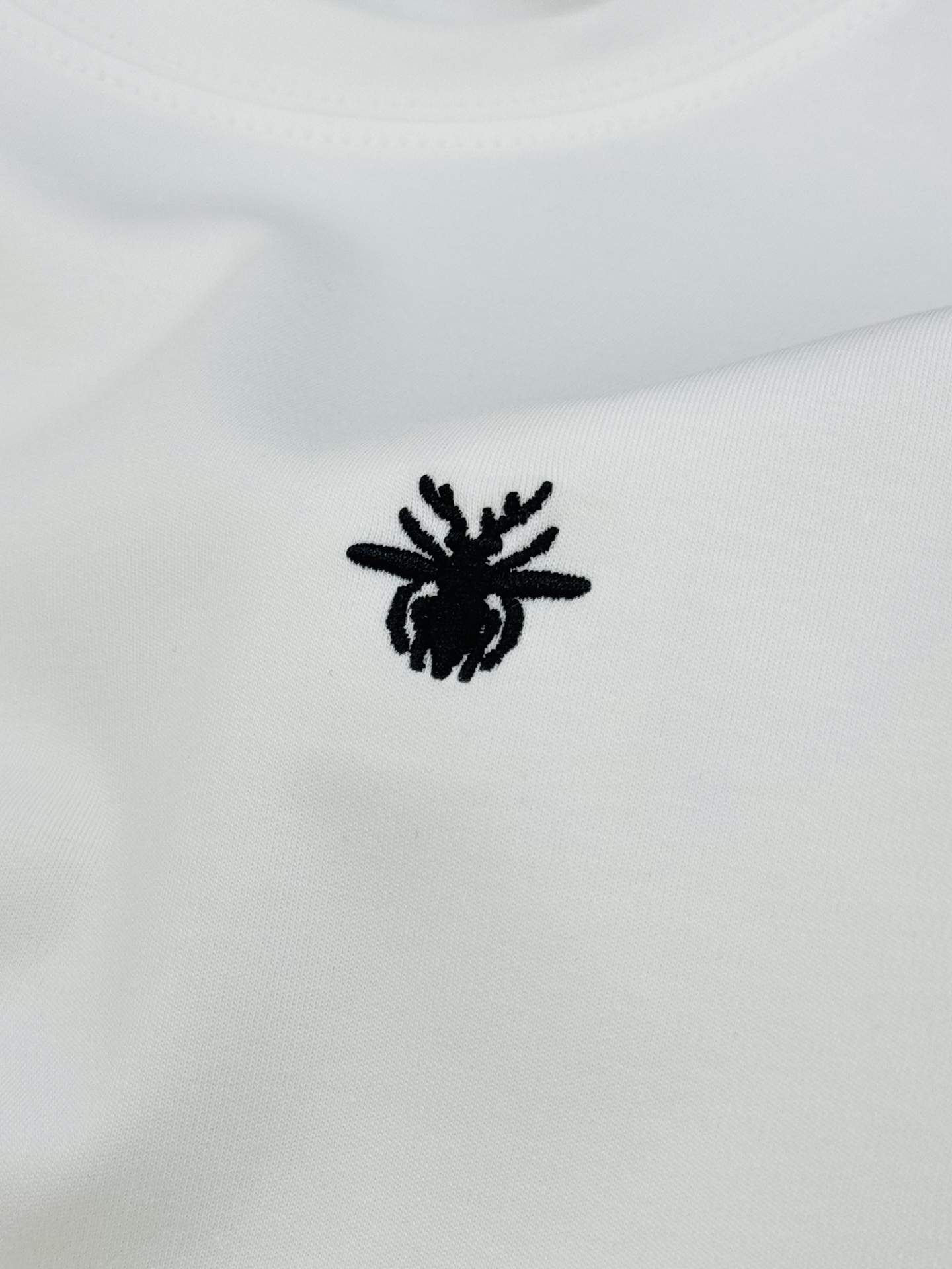 Dio*r迪奥新款莫代尔长袖T恤.原单品质推荐！高级3D绣花🪡经典小蜜蜂.精致立体.高感满满～采用300