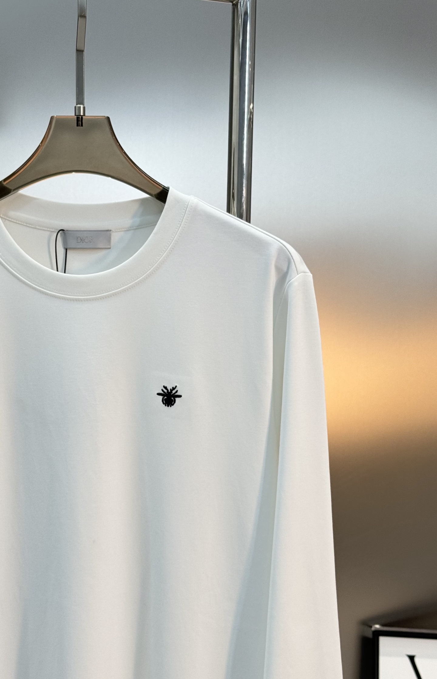 Dio*r迪奥新款莫代尔长袖T恤.原单品质推荐！高级3D绣花🪡经典小蜜蜂.精致立体.高感满满～采用300