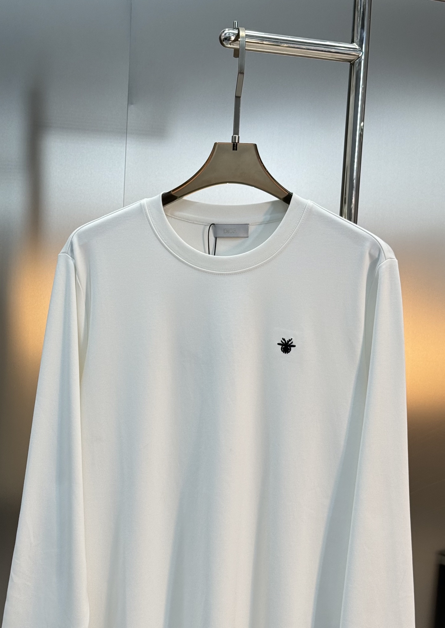 Dio*r迪奥新款莫代尔长袖T恤.原单品质推荐！高级3D绣花🪡经典小蜜蜂.精致立体.高感满满～采用300