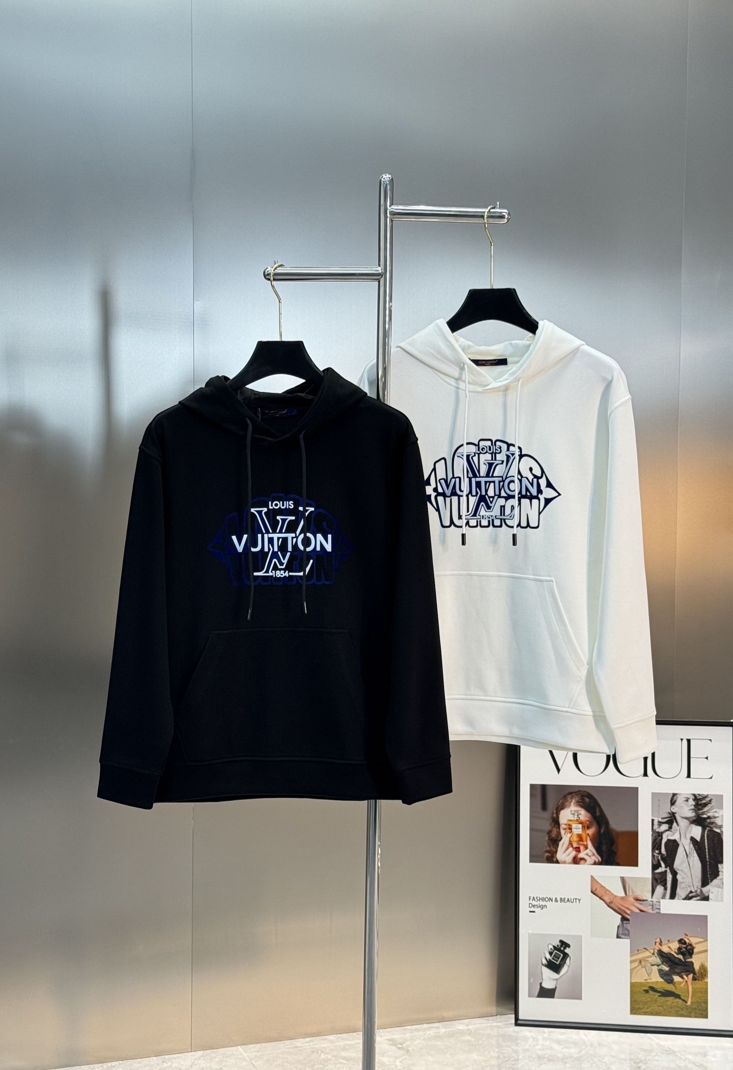 LOUIS VUITTON驴牌*涂鸦风印花卫衣.男女同款！经典Monogram字母+品牌标志，蓝白配色超