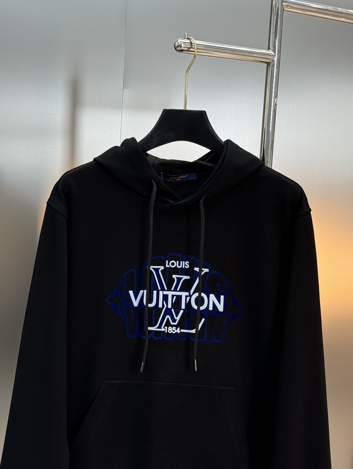 LOUIS VUITTON驴牌*涂鸦风印花卫衣.男女同款！经典Monogram字母+品牌标志，蓝白配色超