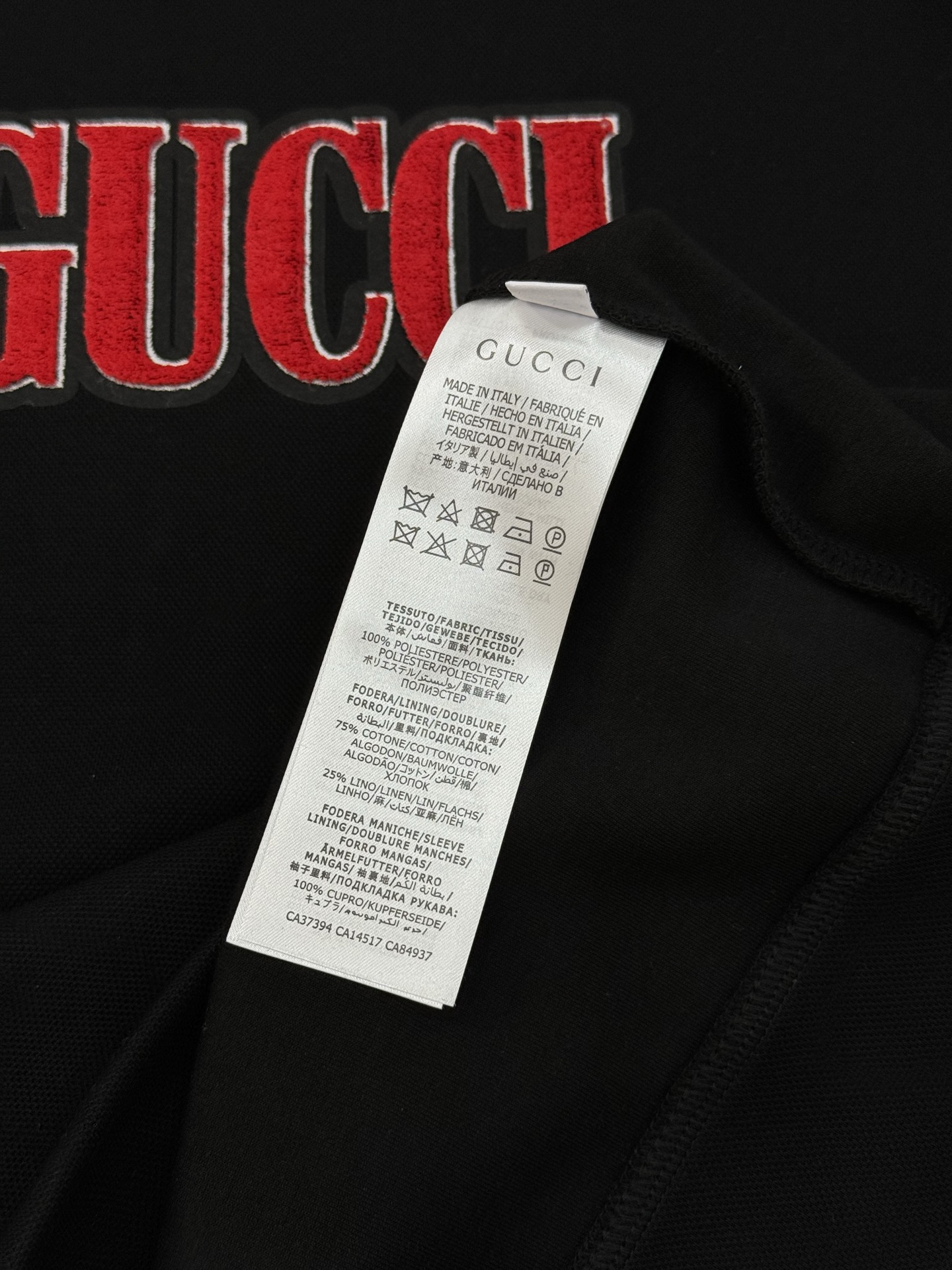 Gucci古奇新款连帽卫衣，植绒刺绣Logo超有辨识度，胸前红黑Logo超吸睛简约又时髦！高品质天丝棉料