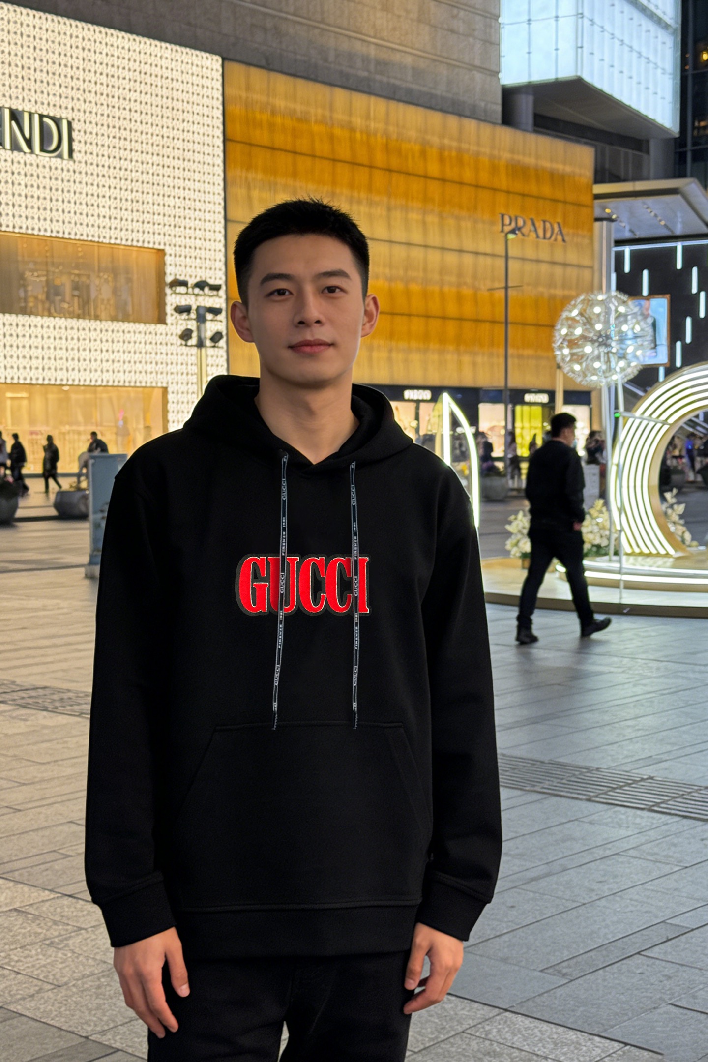 Gucci古奇新款连帽卫衣，植绒刺绣Logo超有辨识度，胸前红黑Logo超吸睛简约又时髦！高品质天丝棉料