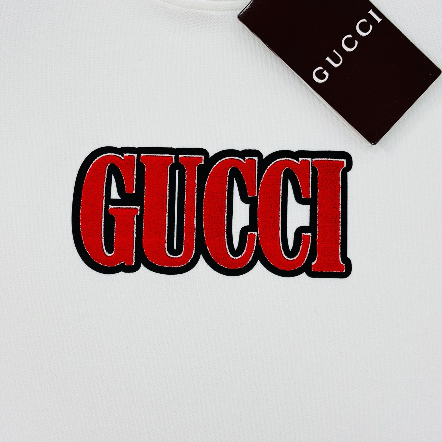 Gucci古奇新款连帽卫衣，植绒刺绣Logo超有辨识度，胸前红黑Logo超吸睛简约又时髦！高品质天丝棉料
