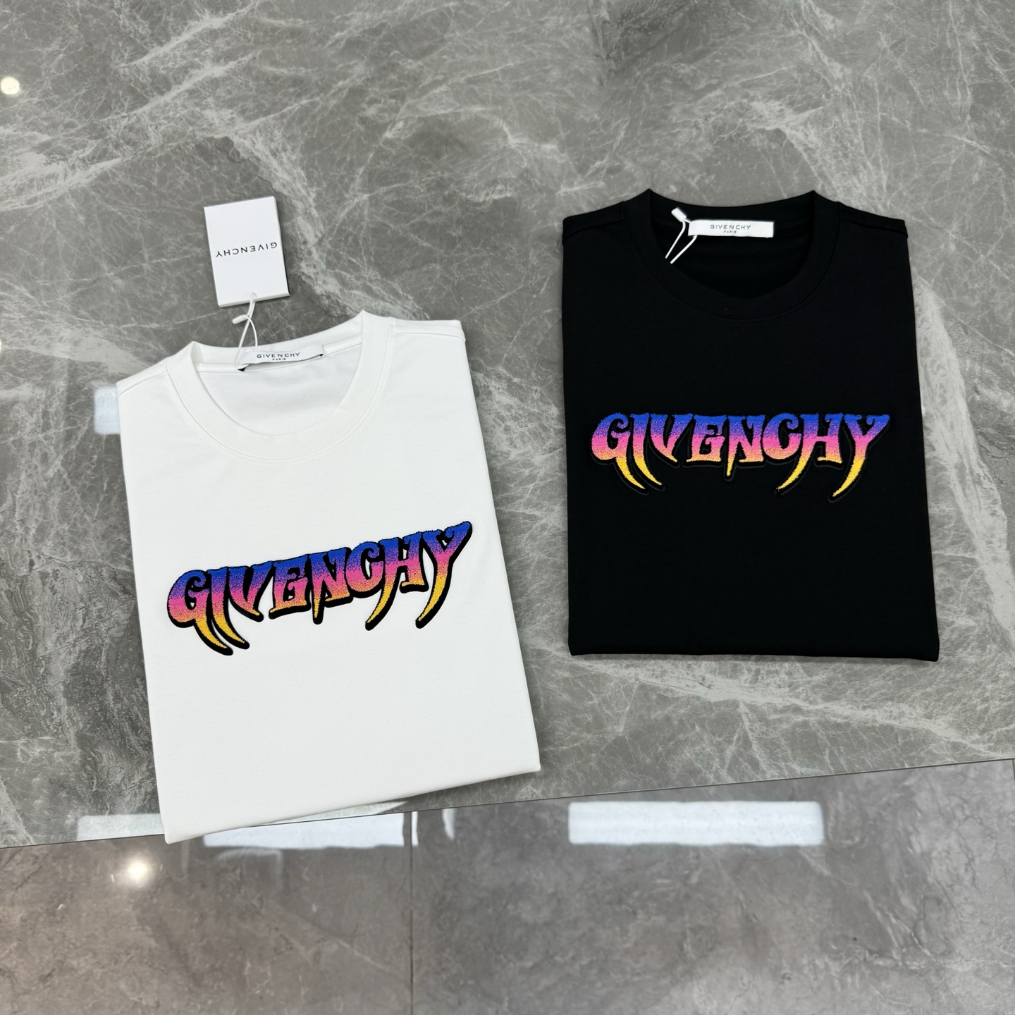 Givenchy纪梵希新款莫代尔T恤.街头潮流风，主打个性穿搭。优选300g软糯莫代尔棉面料，透气舒适，