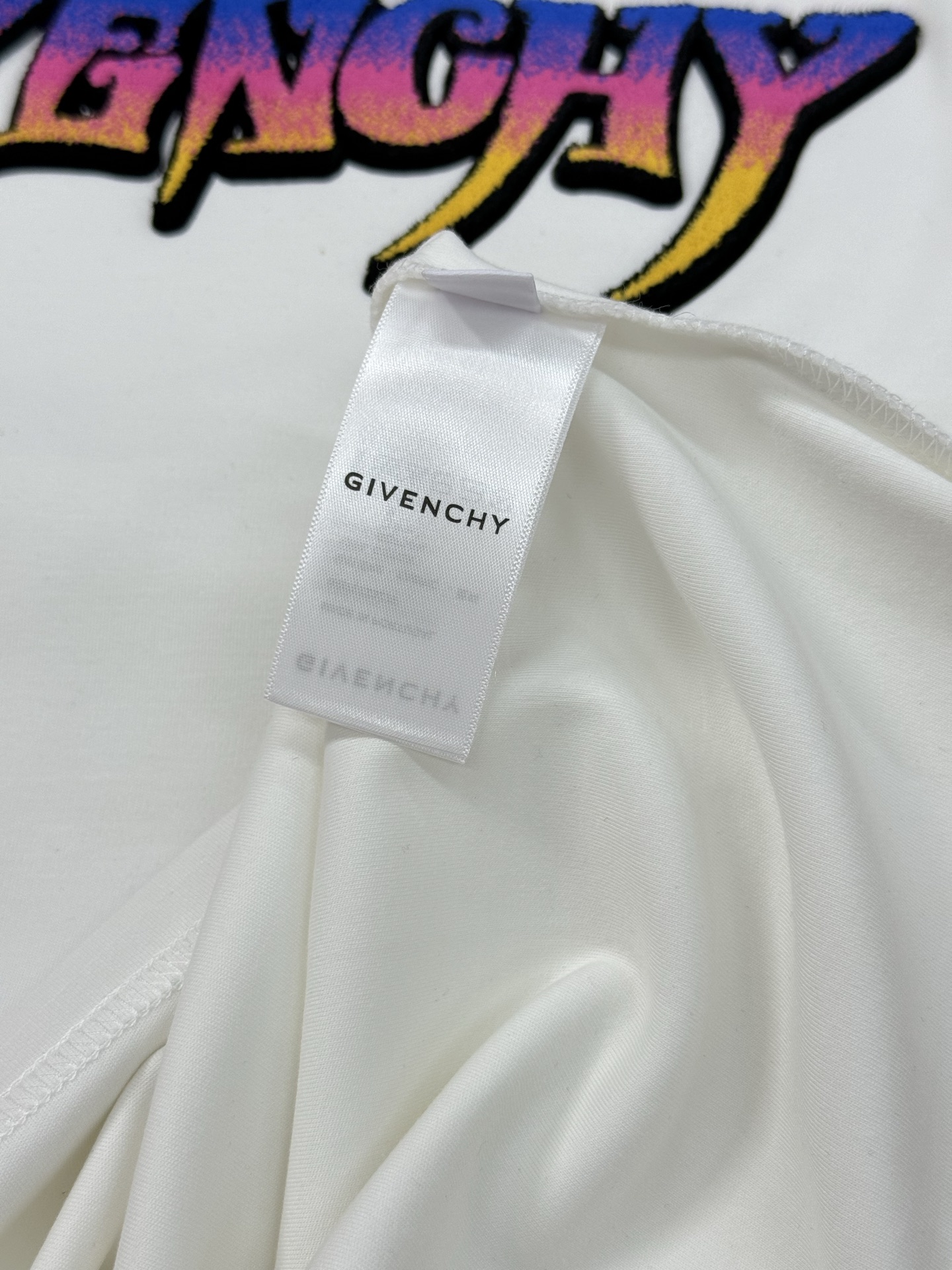 Givenchy纪梵希新款莫代尔T恤.街头潮流风，主打个性穿搭。优选300g软糯莫代尔棉面料，透气舒适，