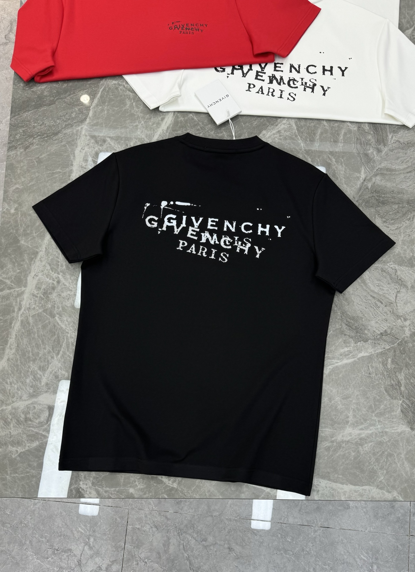 Givenchy纪梵希新品莫代尔T恤❤️基础款净版推荐.胸口品牌字母精致烫画.整体效果非常OK～常规版型