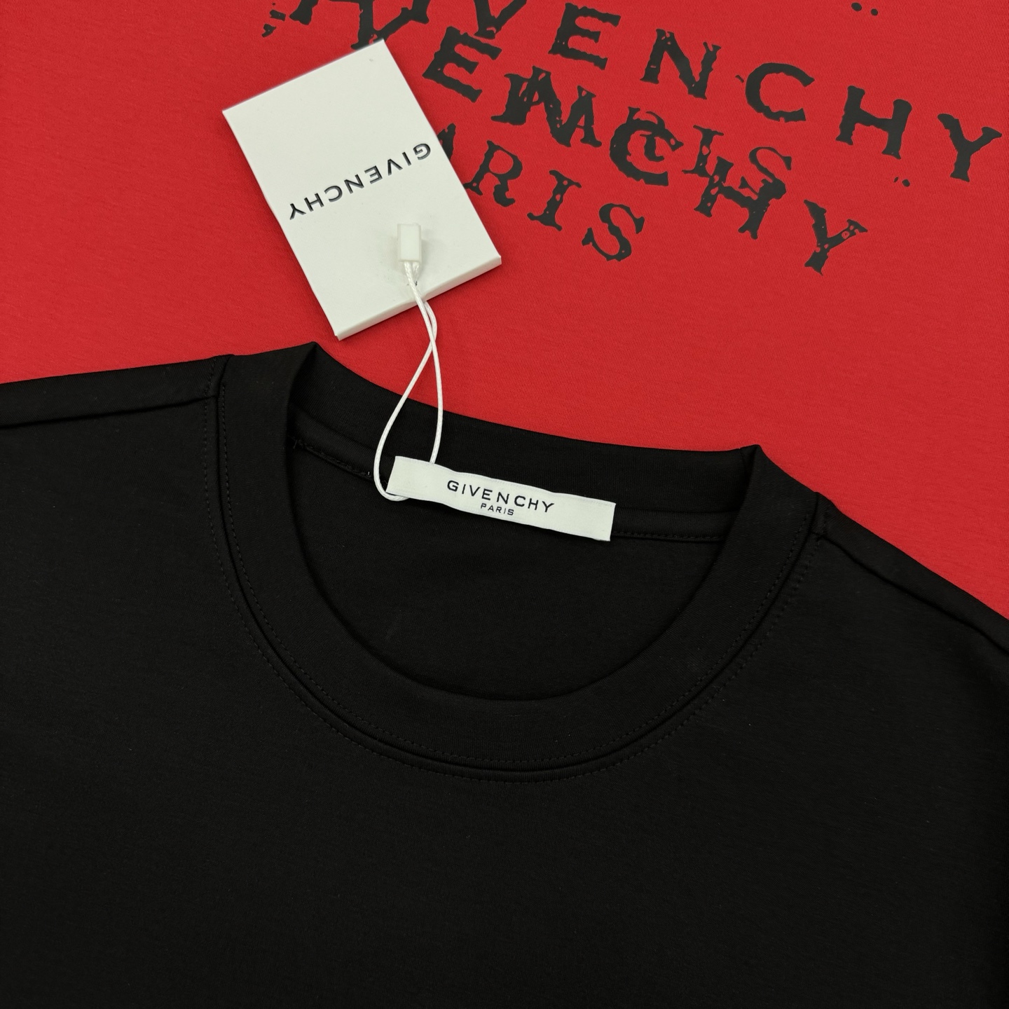 Givenchy纪梵希新品莫代尔T恤❤️基础款净版推荐.胸口品牌字母精致烫画.整体效果非常OK～常规版型