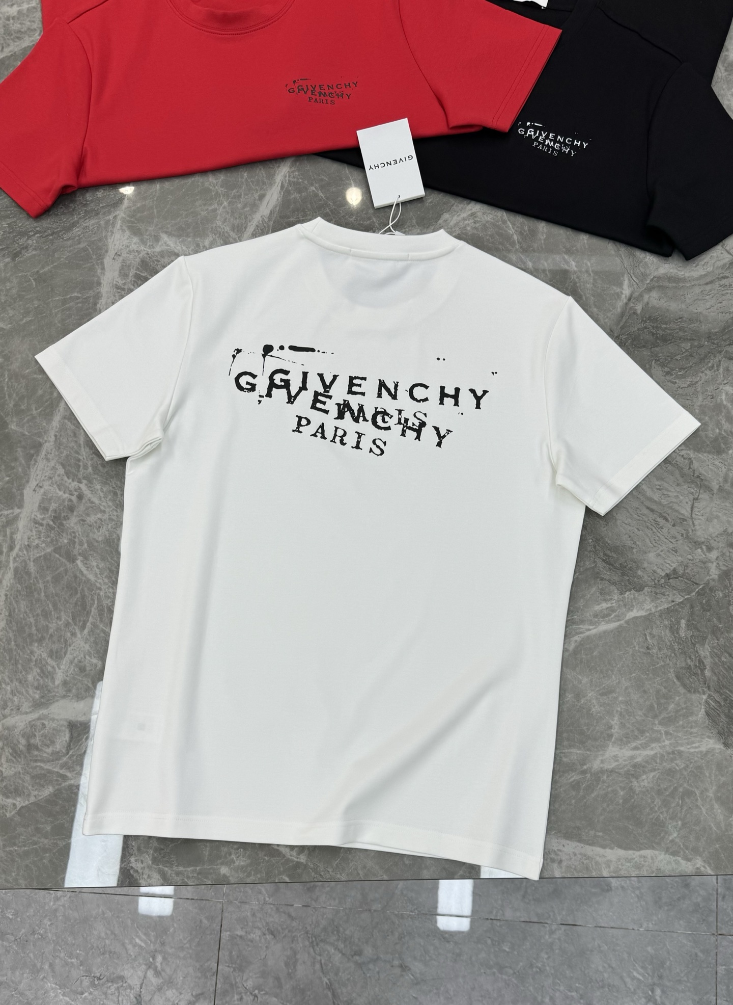 Givenchy纪梵希新品莫代尔T恤❤️基础款净版推荐.胸口品牌字母精致烫画.整体效果非常OK～常规版型