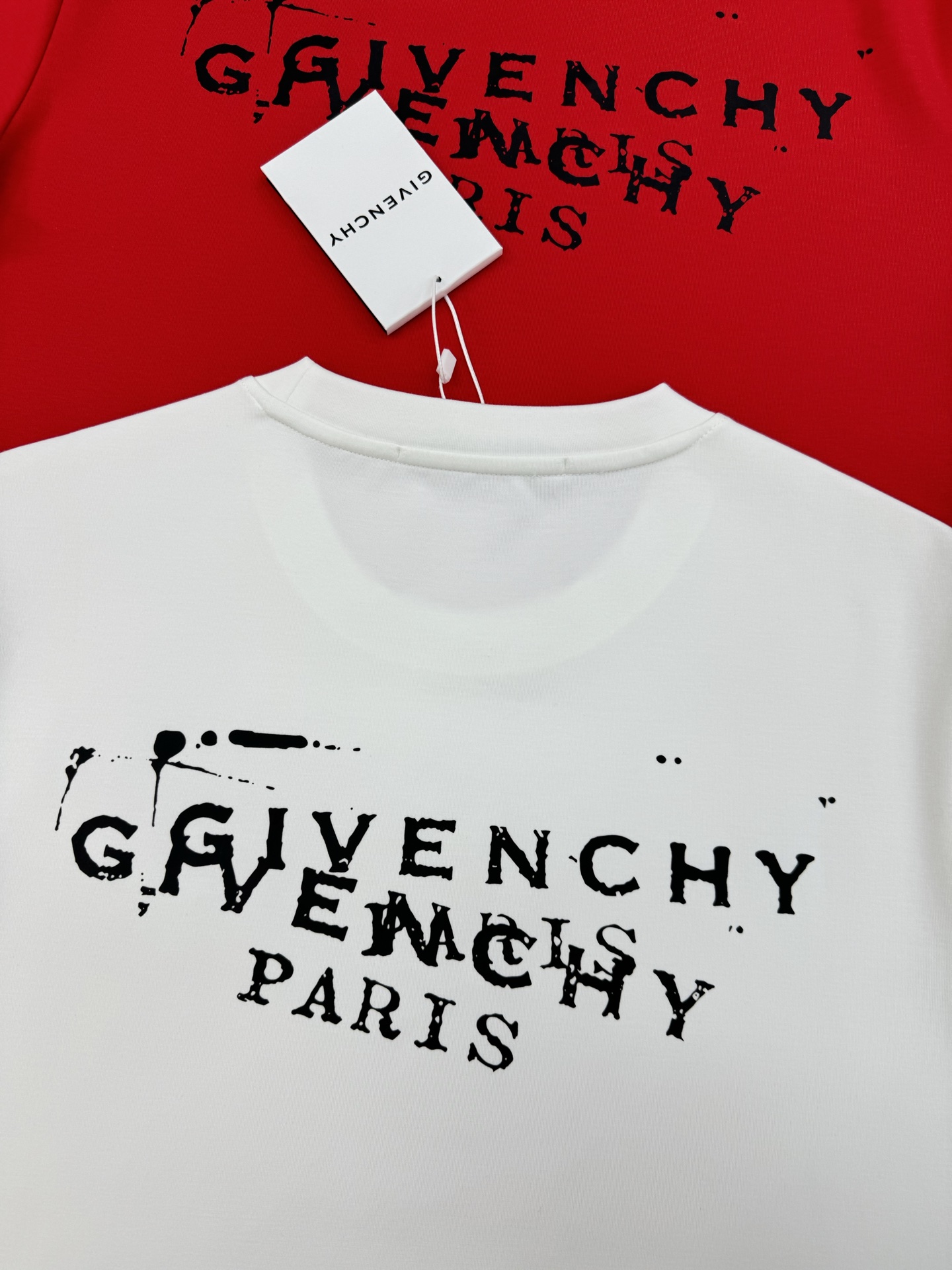 Givenchy纪梵希新品莫代尔T恤❤️基础款净版推荐.胸口品牌字母精致烫画.整体效果非常OK～常规版型