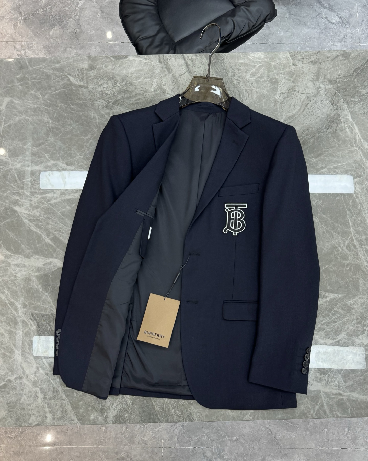 BBR*巴宝莉新款男士商务套西！超高端顶尖一线成衣手工系列，西装领域里的佼佼者，世界公认的顶级面料和工艺