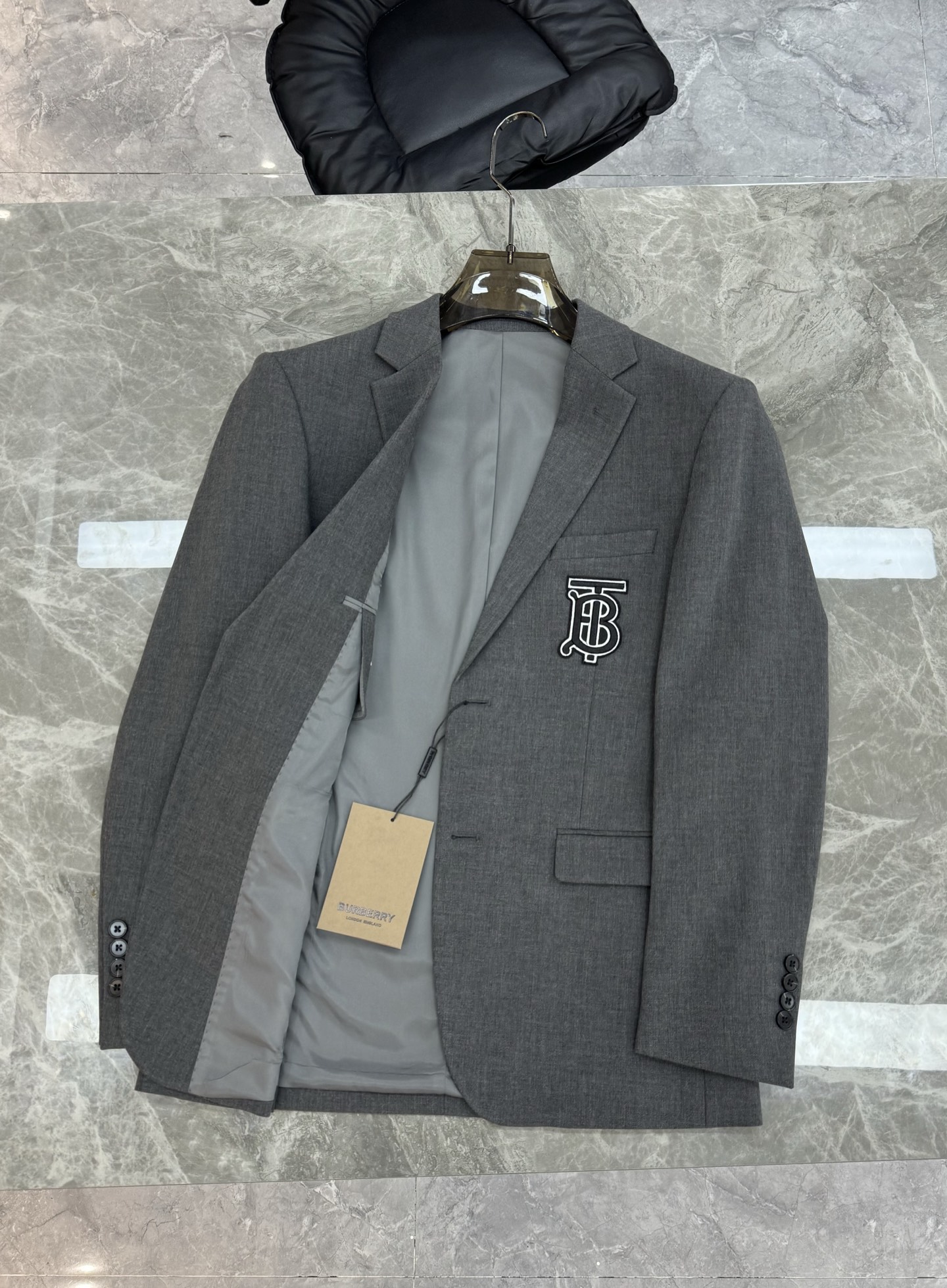 BBR*巴宝莉新款男士商务套西！超高端顶尖一线成衣手工系列，西装领域里的佼佼者，世界公认的顶级面料和工艺