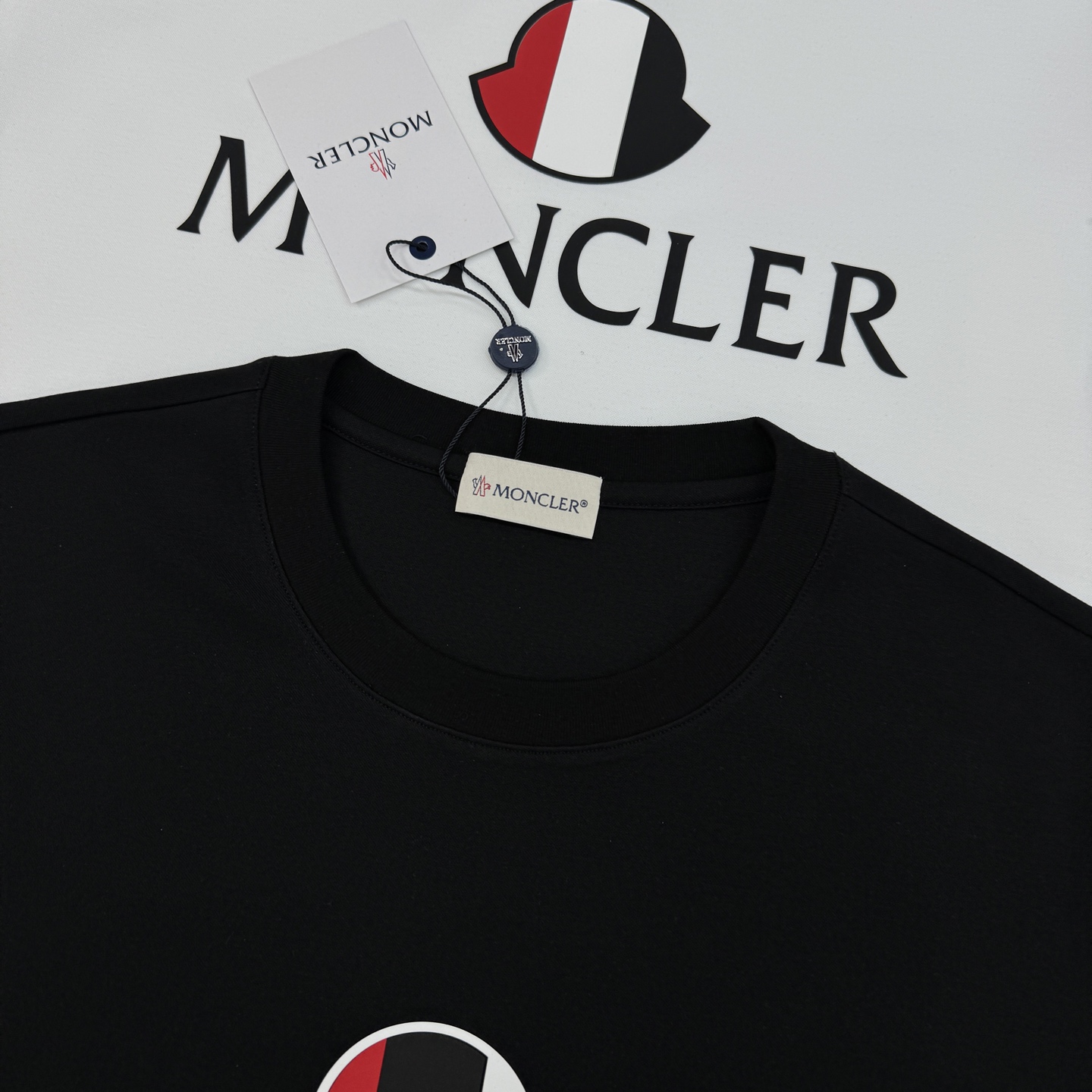 Moncler蒙口26s新款T恤.优选200g丝光棉面料.柔软透气，穿着超舒适!正面品牌字母+红白黑三色