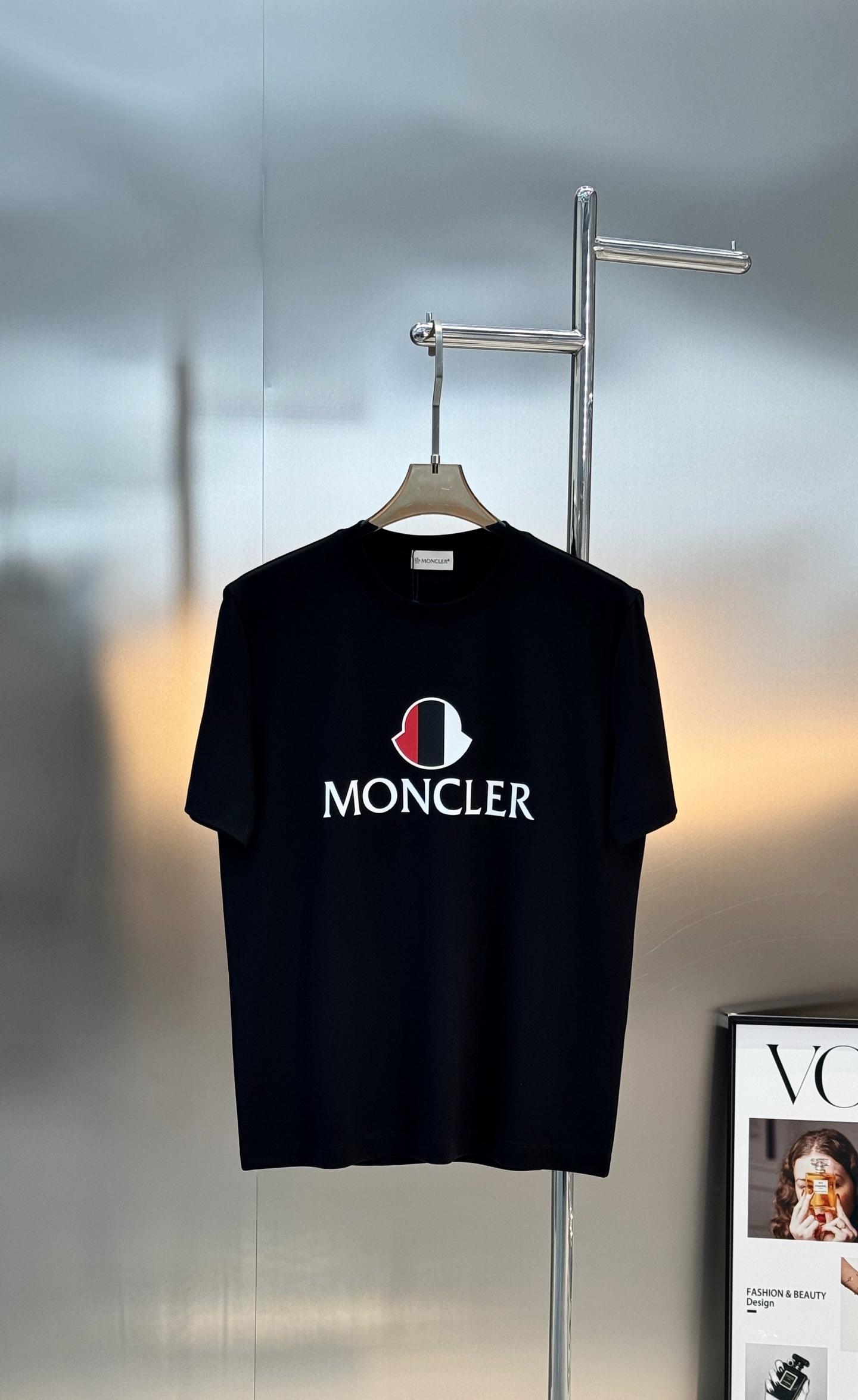Moncler蒙口26s新款T恤.优选200g丝光棉面料.柔软透气，穿着超舒适!正面品牌字母+红白黑三色