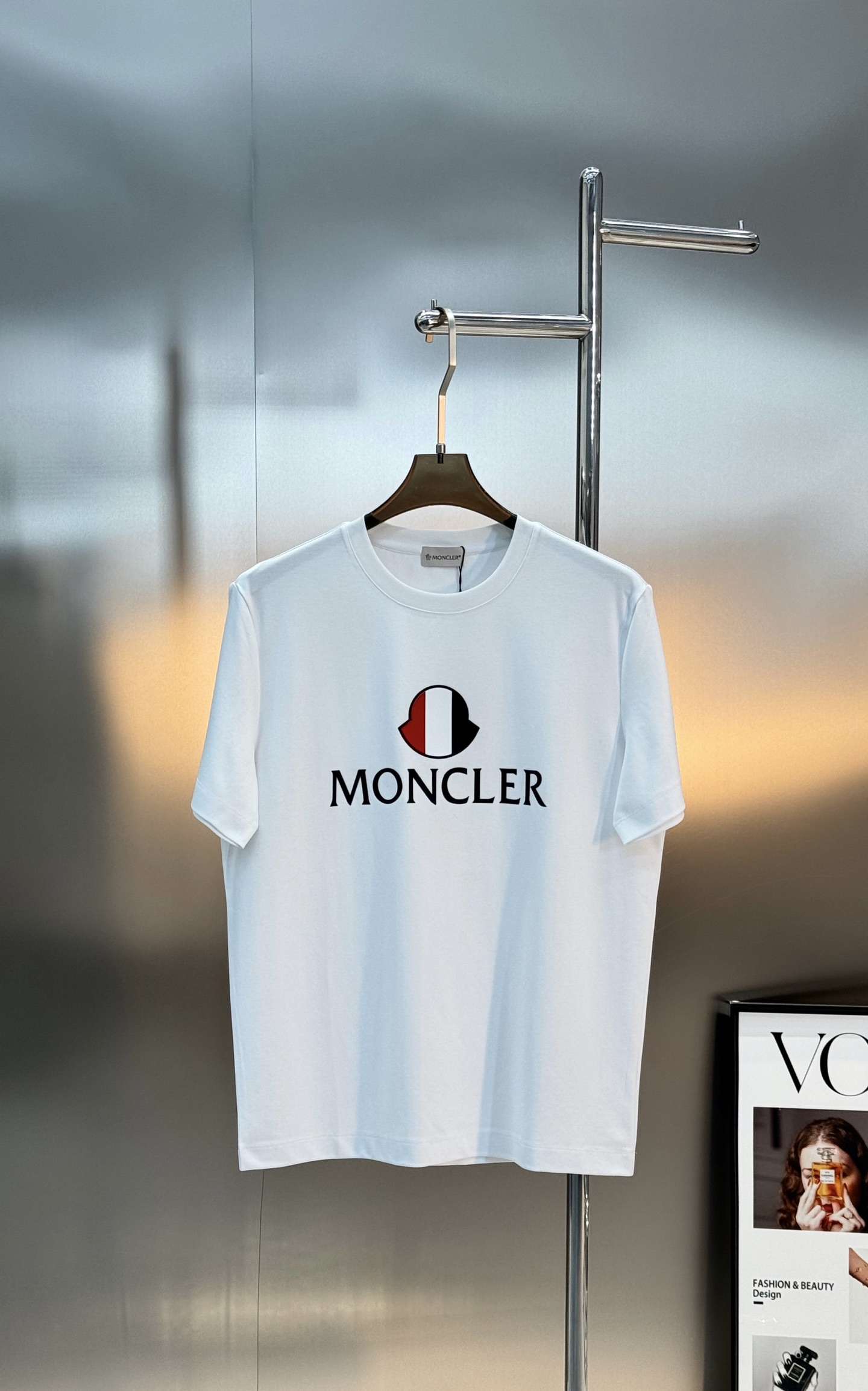 Moncler蒙口26s新款T恤.优选200g丝光棉面料.柔软透气，穿着超舒适!正面品牌字母+红白黑三色