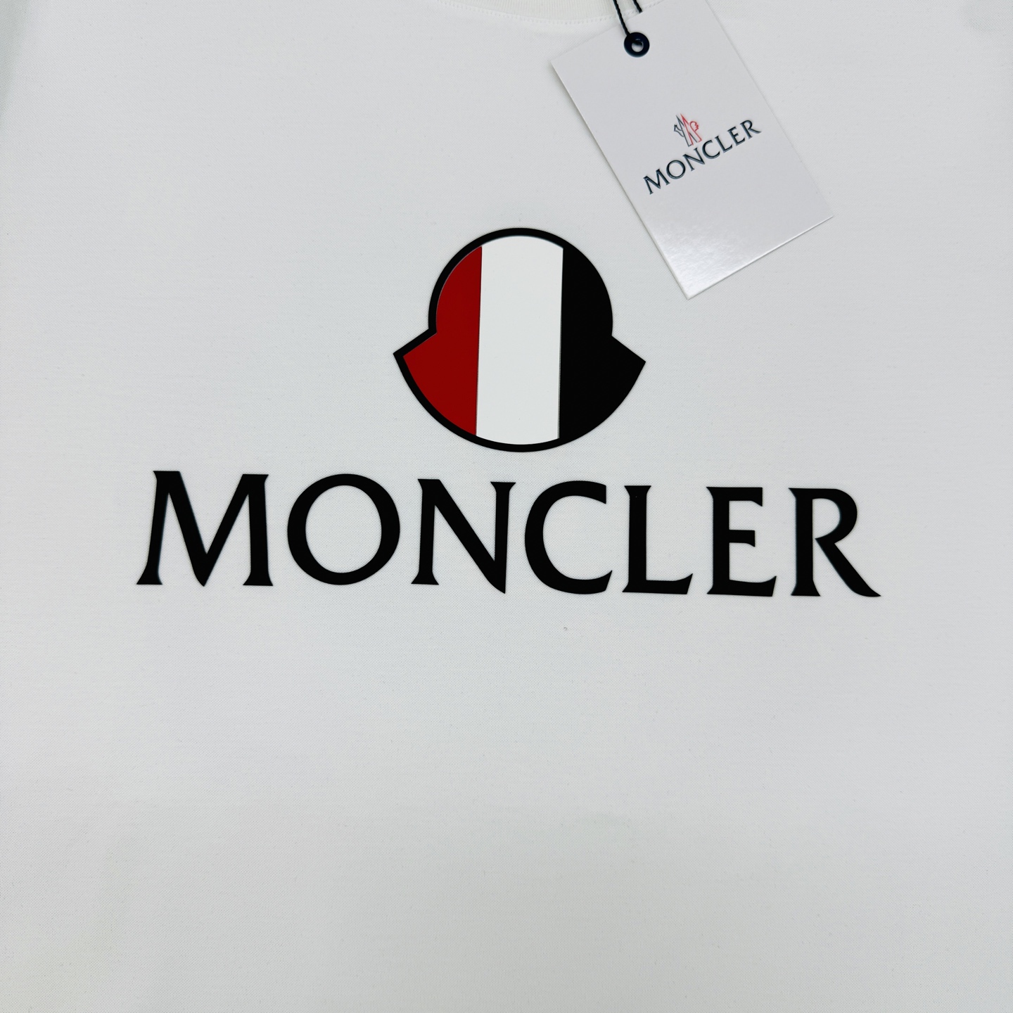 Moncler蒙口26s新款T恤.优选200g丝光棉面料.柔软透气，穿着超舒适!正面品牌字母+红白黑三色
