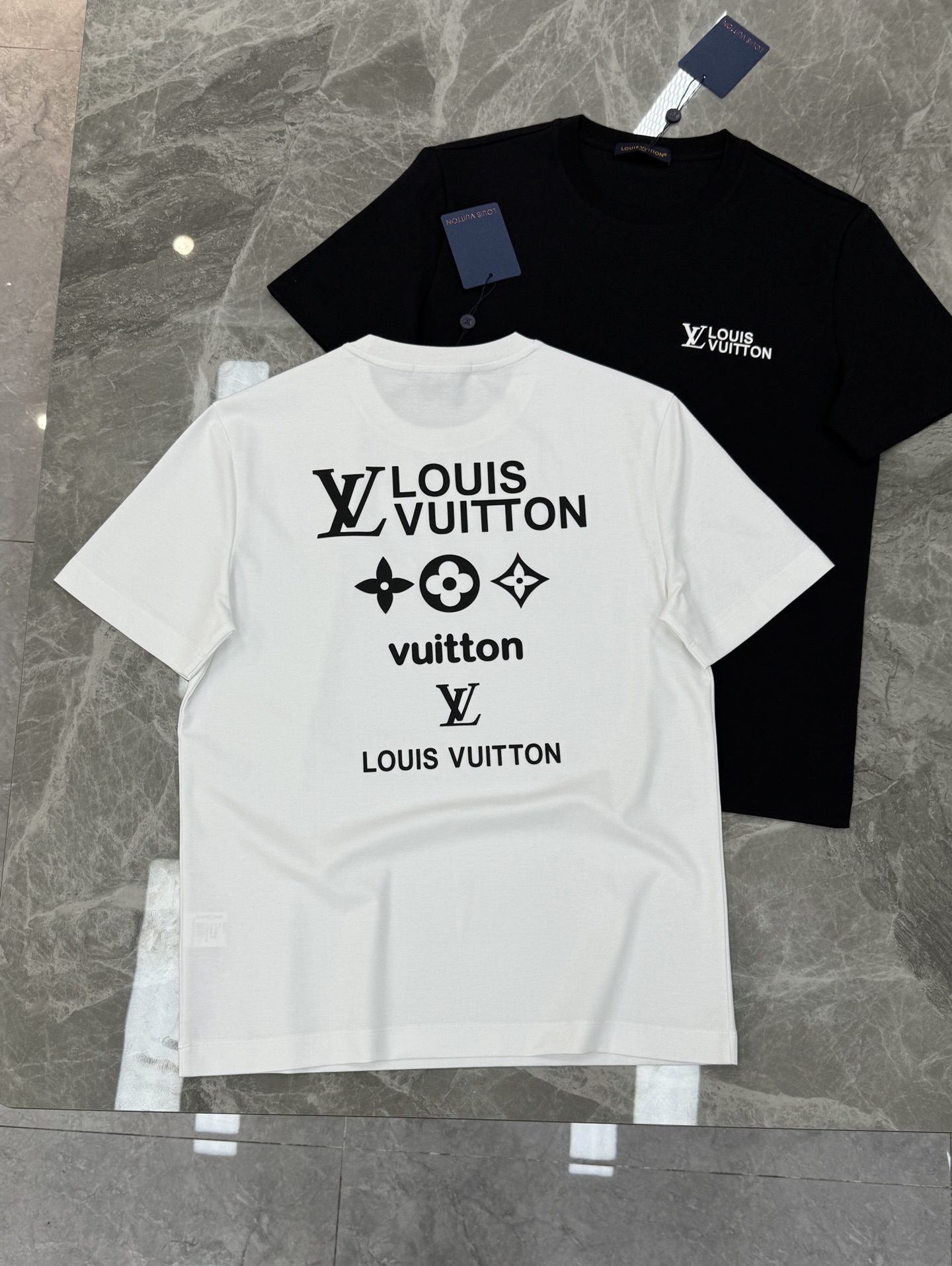驴牌*2026s新品丝光棉短袖T恤，胸前品牌logol立体烫画工艺.后背大面积品牌标识丰富多彩.时尚百搭