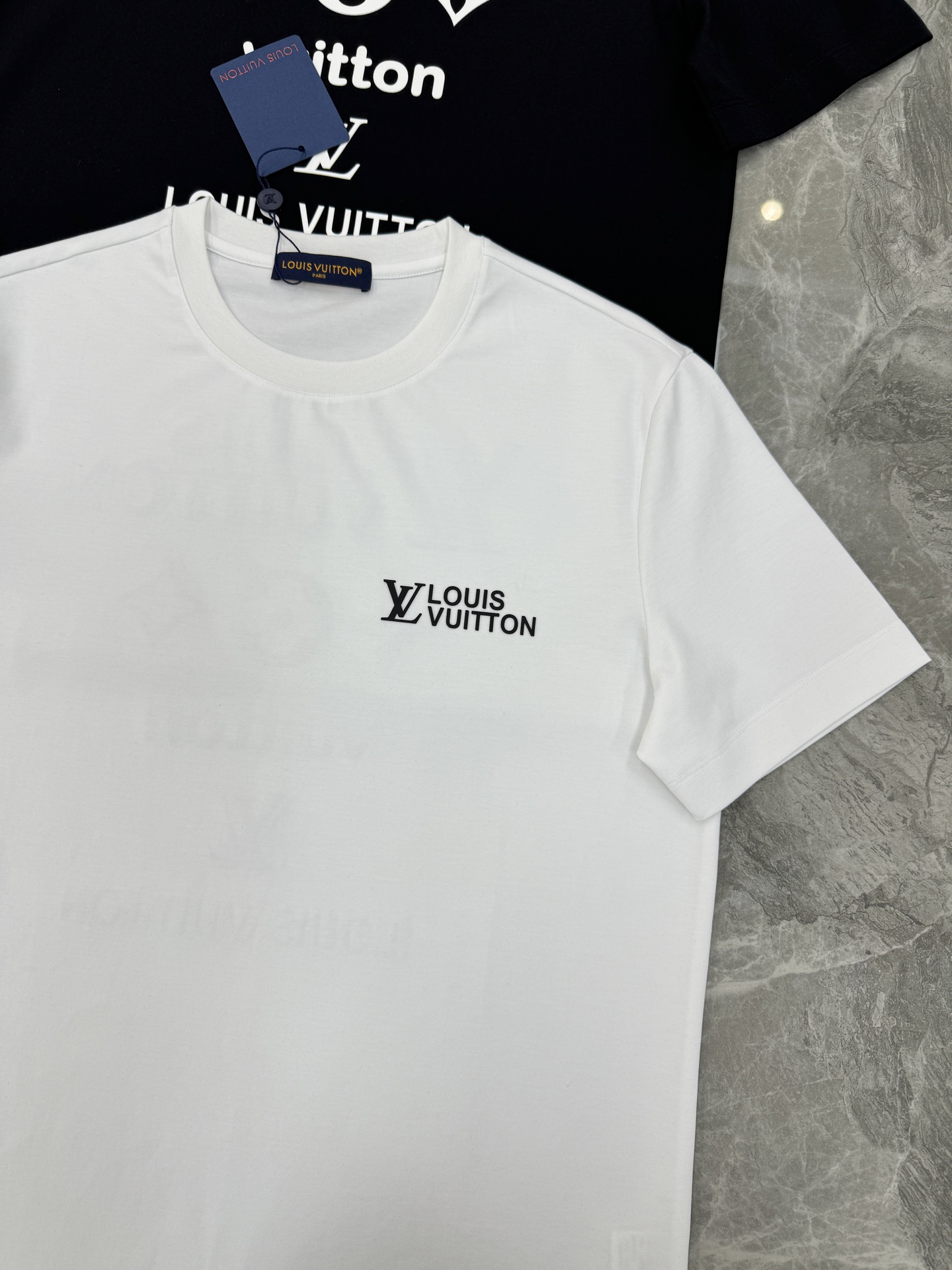 驴牌*2026s新品丝光棉短袖T恤，胸前品牌logol立体烫画工艺.后背大面积品牌标识丰富多彩.时尚百搭