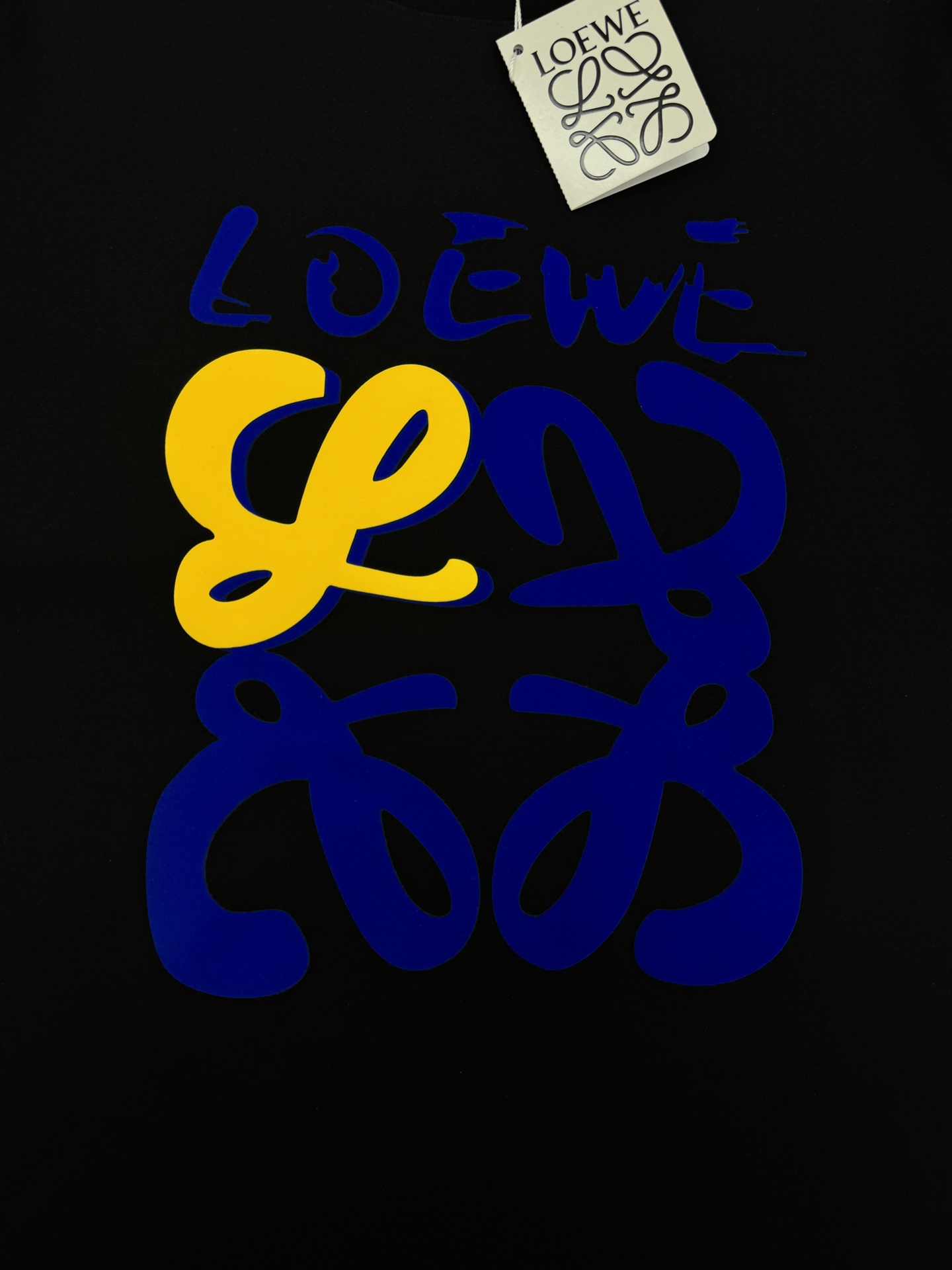LOEW*E罗意*威26s新款丝光棉圆领短袖.品牌标志性产物.3D立体色彩系烫画.搭配LOGO标识.讨巧