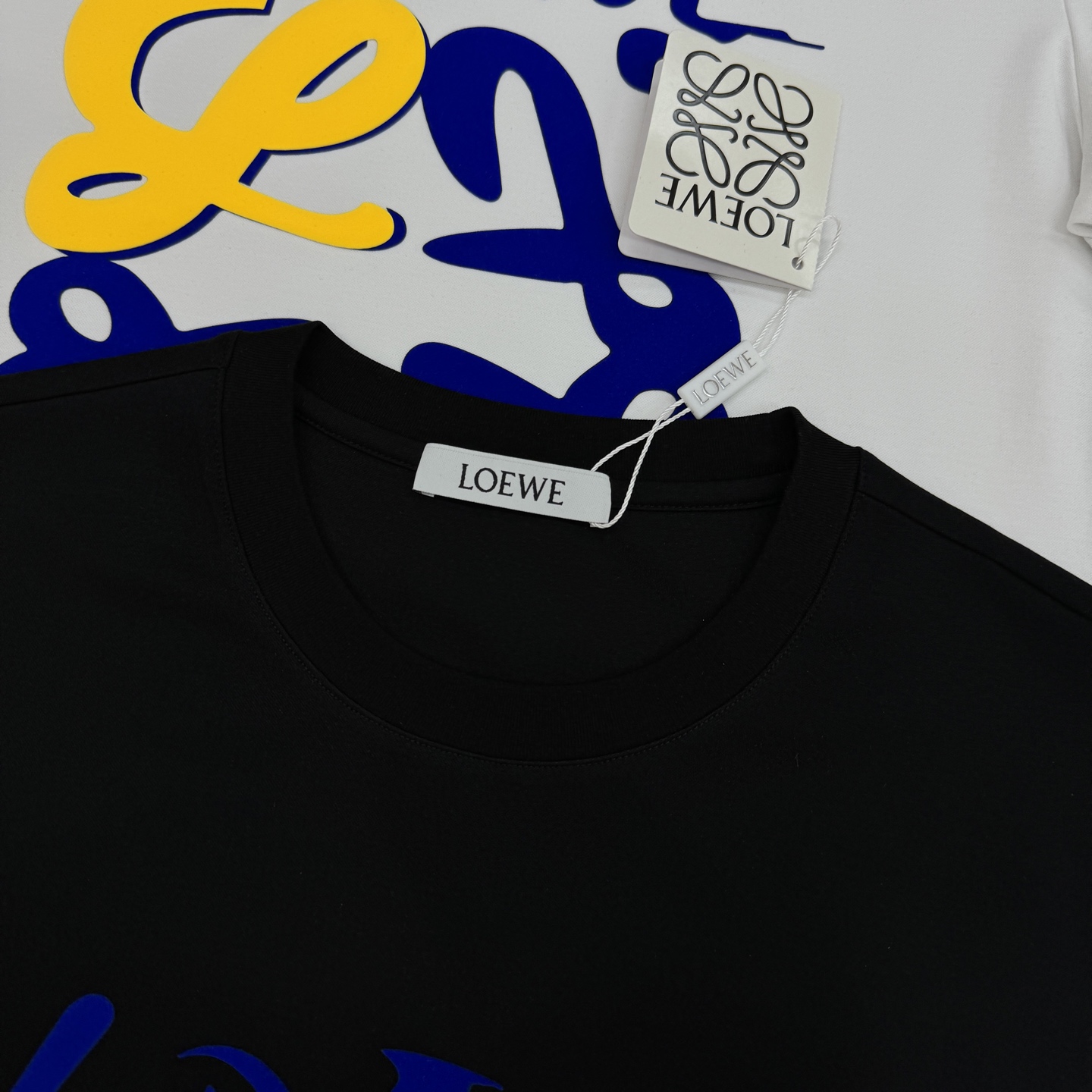LOEW*E罗意*威26s新款丝光棉圆领短袖.品牌标志性产物.3D立体色彩系烫画.搭配LOGO标识.讨巧