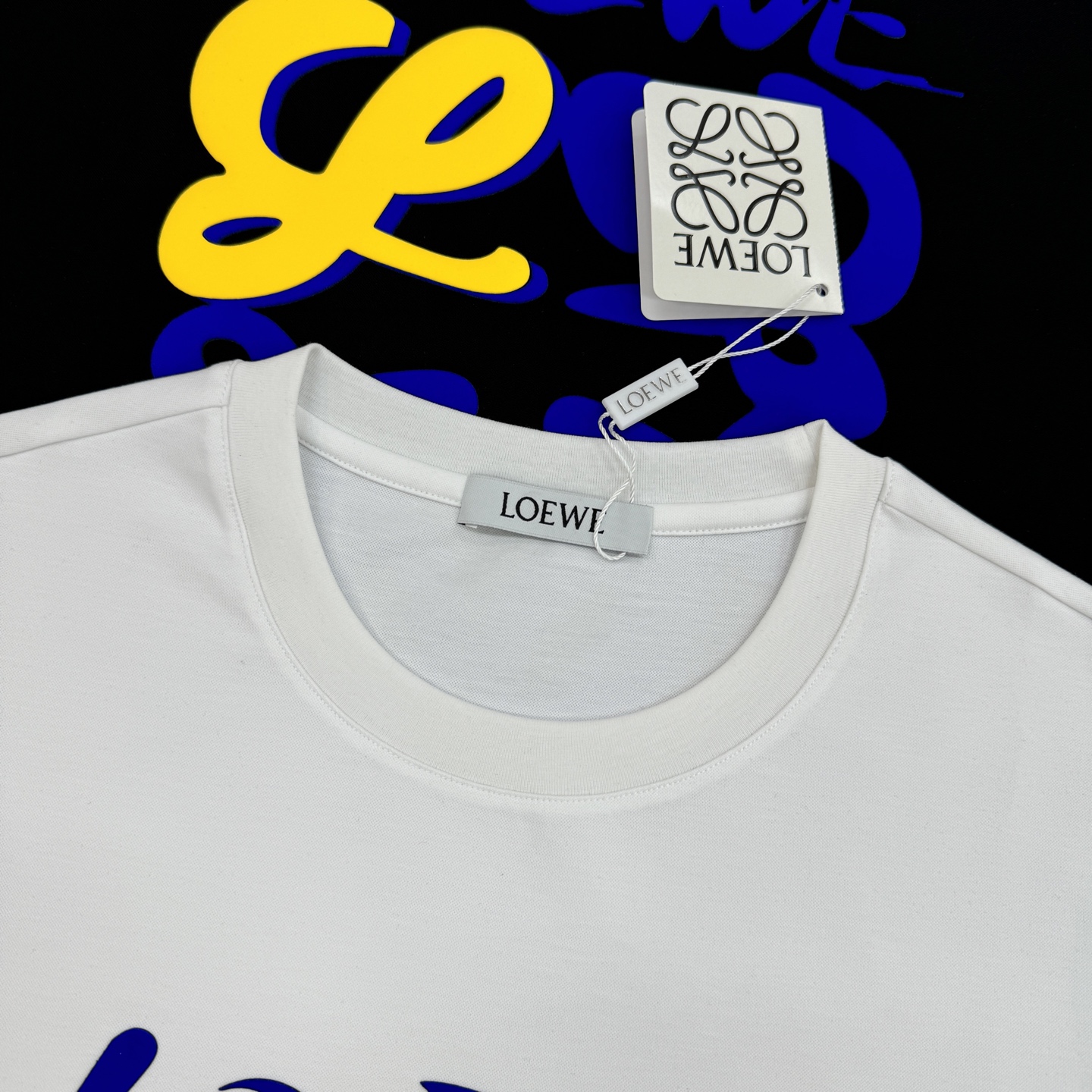 LOEW*E罗意*威26s新款丝光棉圆领短袖.品牌标志性产物.3D立体色彩系烫画.搭配LOGO标识.讨巧