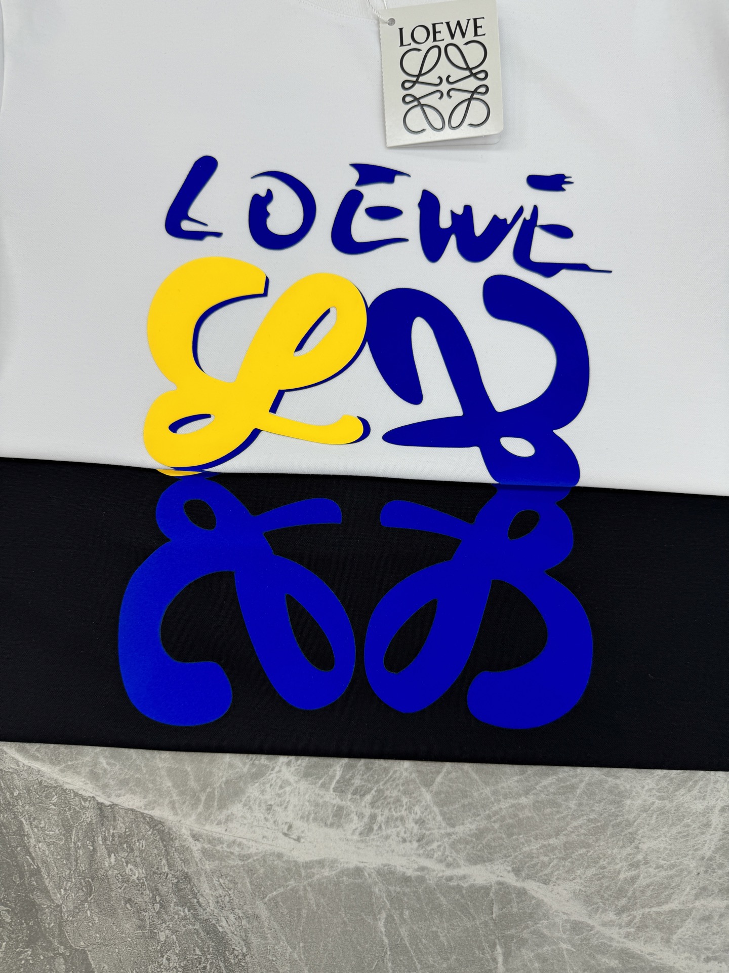 LOEW*E罗意*威26s新款丝光棉圆领短袖.品牌标志性产物.3D立体色彩系烫画.搭配LOGO标识.讨巧