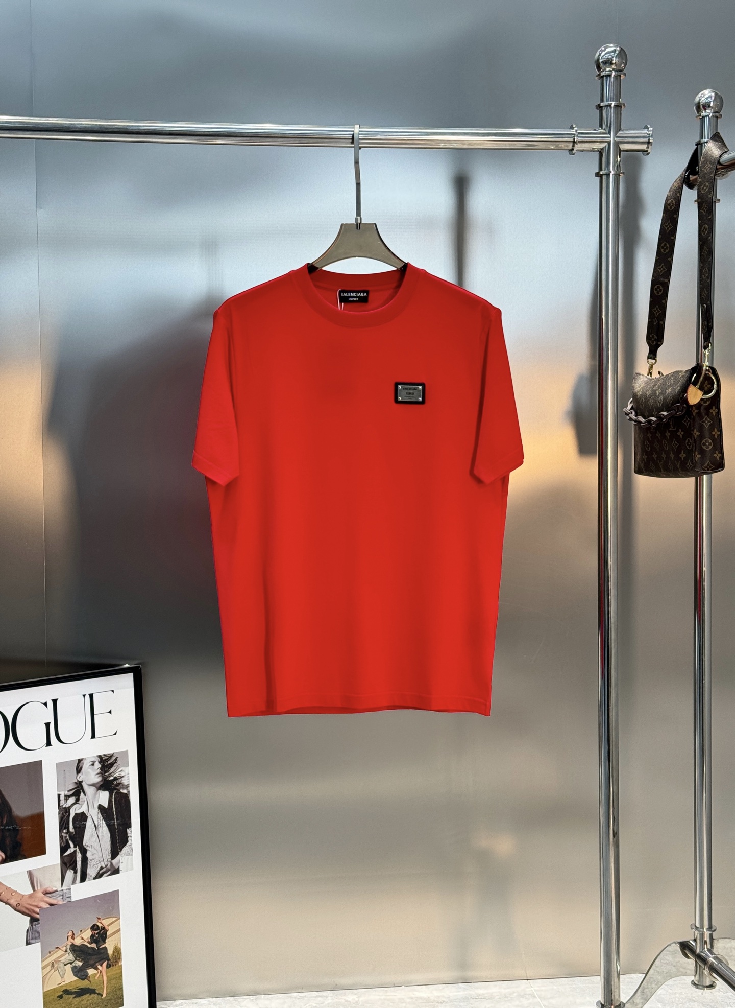 Balenciaga巴黎世家26s新款丝光棉T恤.经典复古金属原版标识.3D立体定制皮标.质感品质呈现.