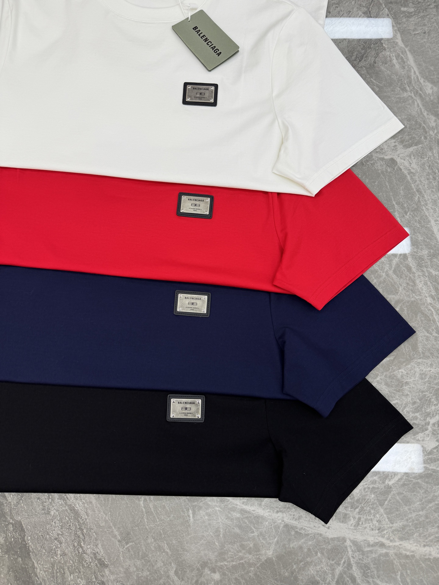 Balenciaga巴黎世家26s新款丝光棉T恤.经典复古金属原版标识.3D立体定制皮标.质感品质呈现.