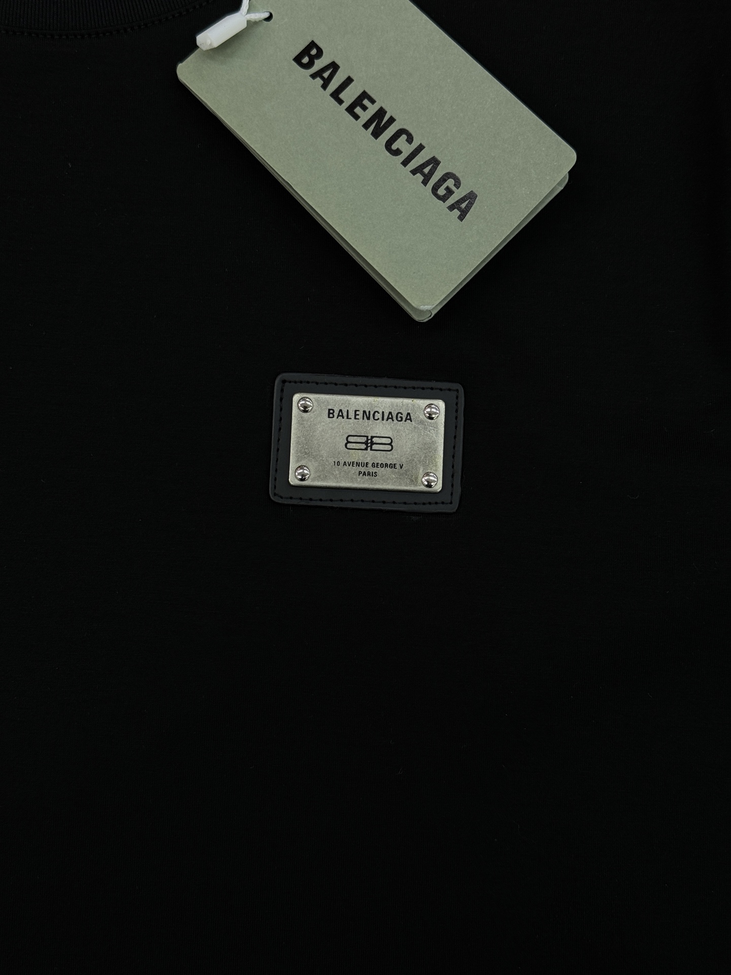 Balenciaga巴黎世家26s新款丝光棉T恤.经典复古金属原版标识.3D立体定制皮标.质感品质呈现.