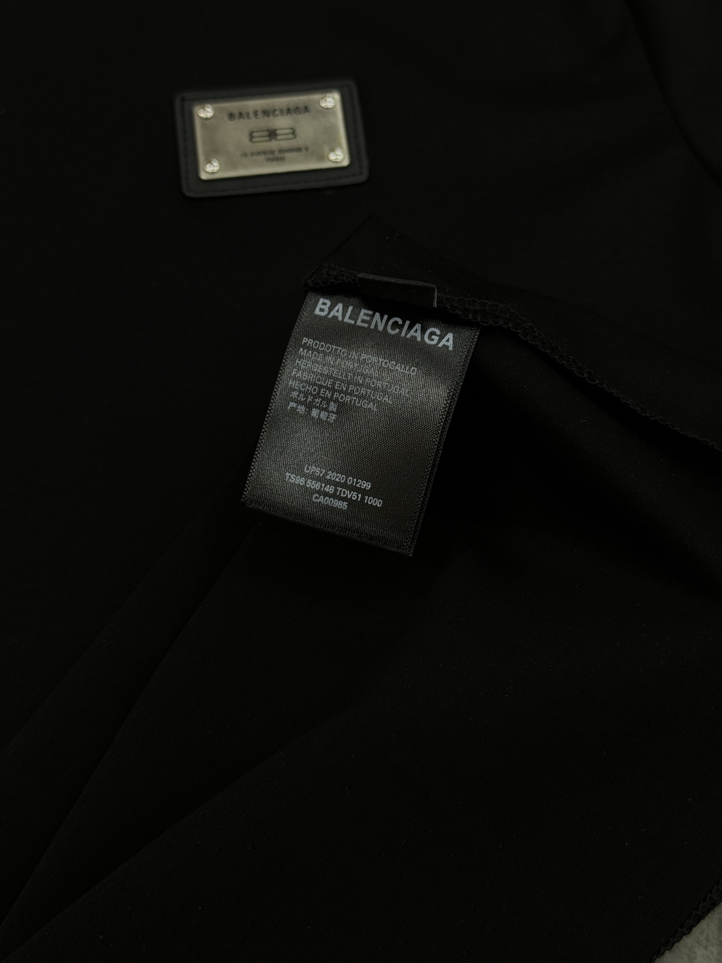 Balenciaga巴黎世家26s新款丝光棉T恤.经典复古金属原版标识.3D立体定制皮标.质感品质呈现.